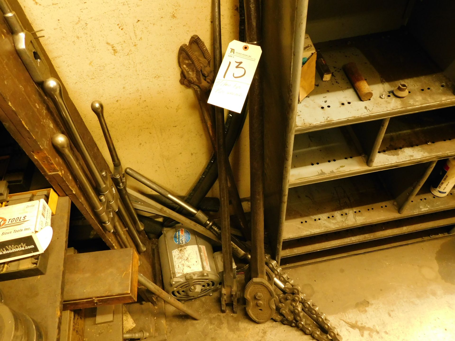 (Lot) Chain Type Pipe Wrench
