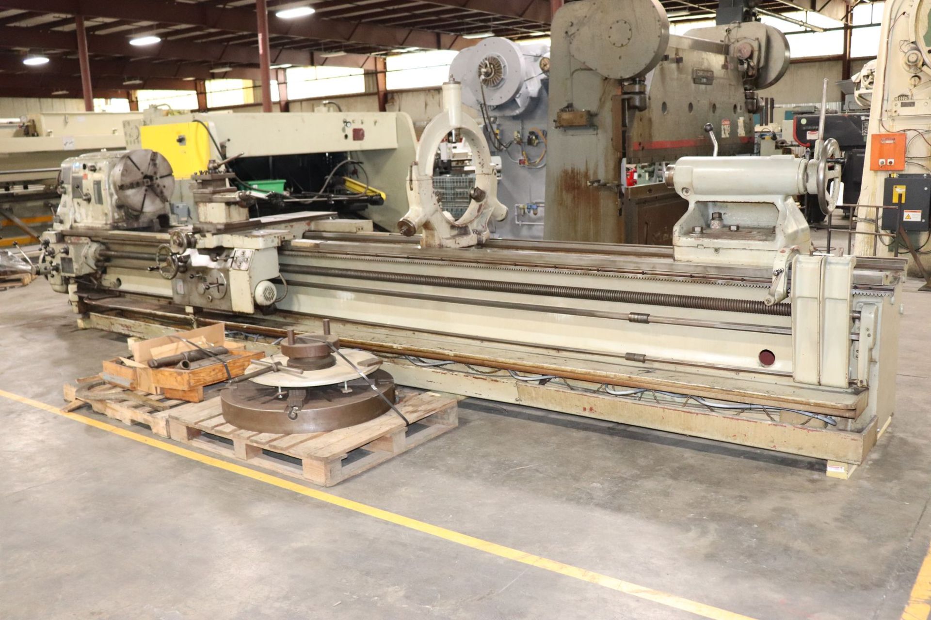 TOS SU-90A 35″ x 17′ (204″) Large Heavy Duty Engine Lathe - Image 2 of 19