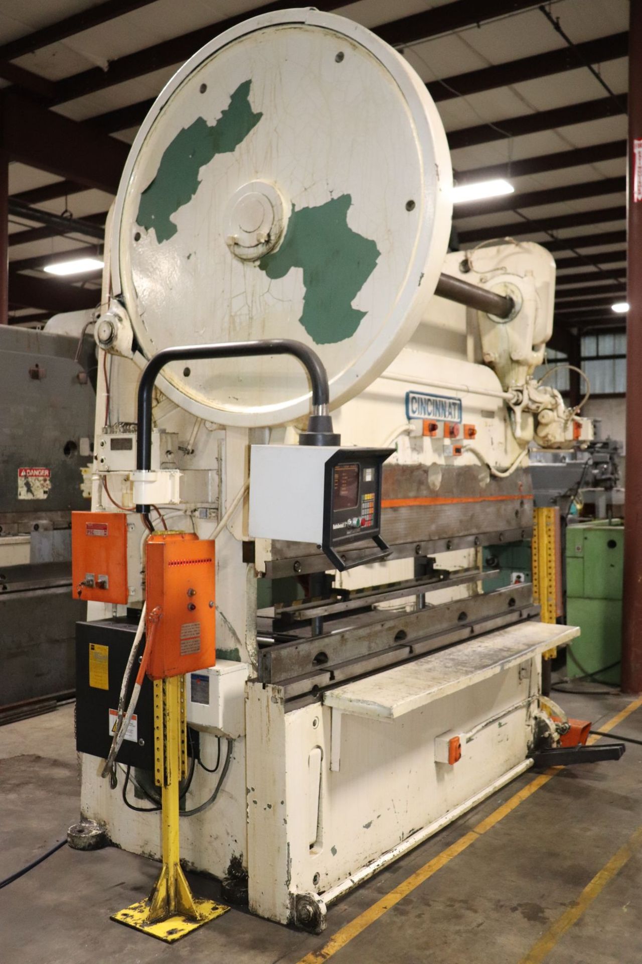 Cincinnati Series 9 225 Ton x 8′ Press Brake w/ Hurco Back Gauge - Image 10 of 11