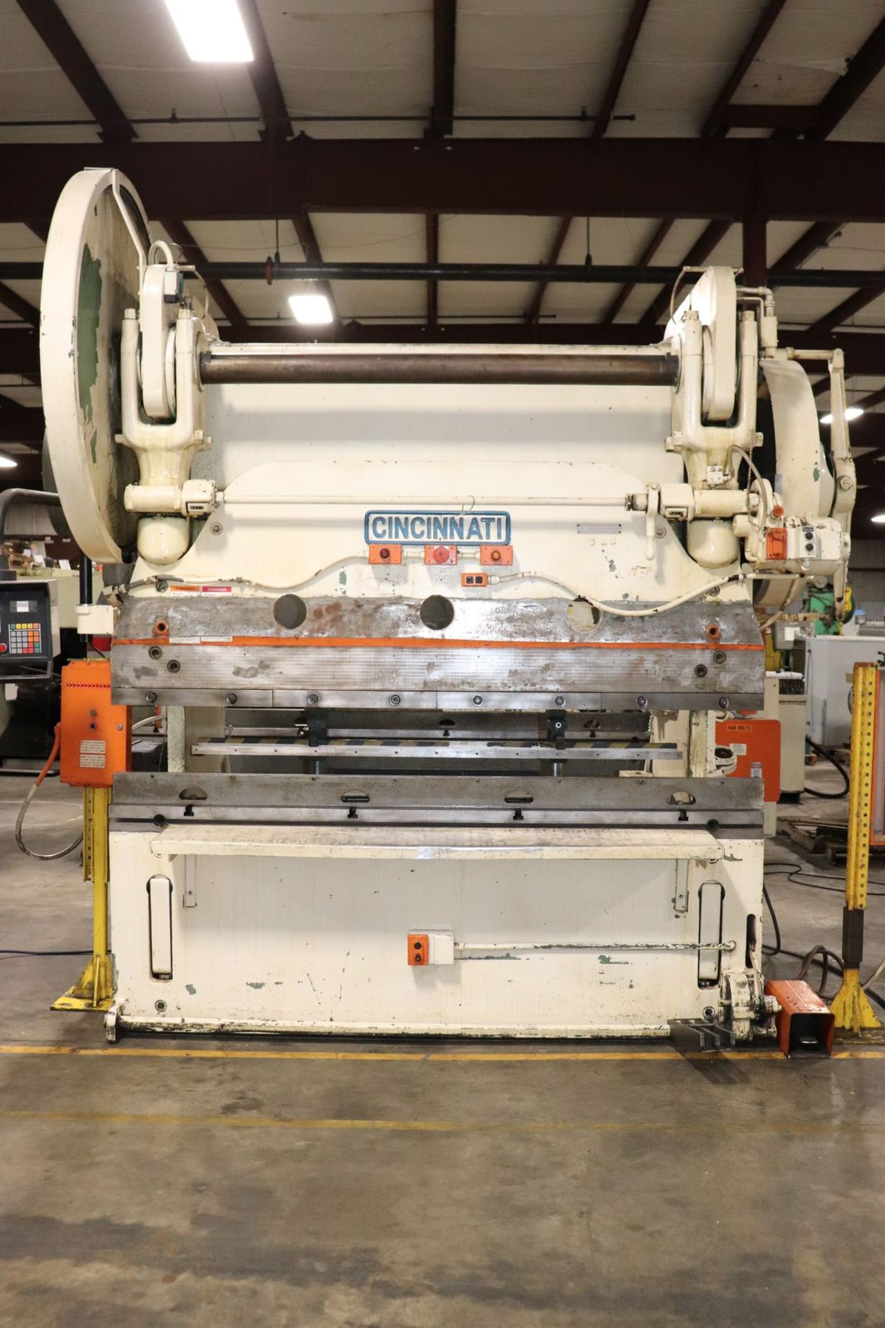 Cincinnati Series 9 225 Ton x 8′ Press Brake w/ Hurco Back Gauge - Image 2 of 11