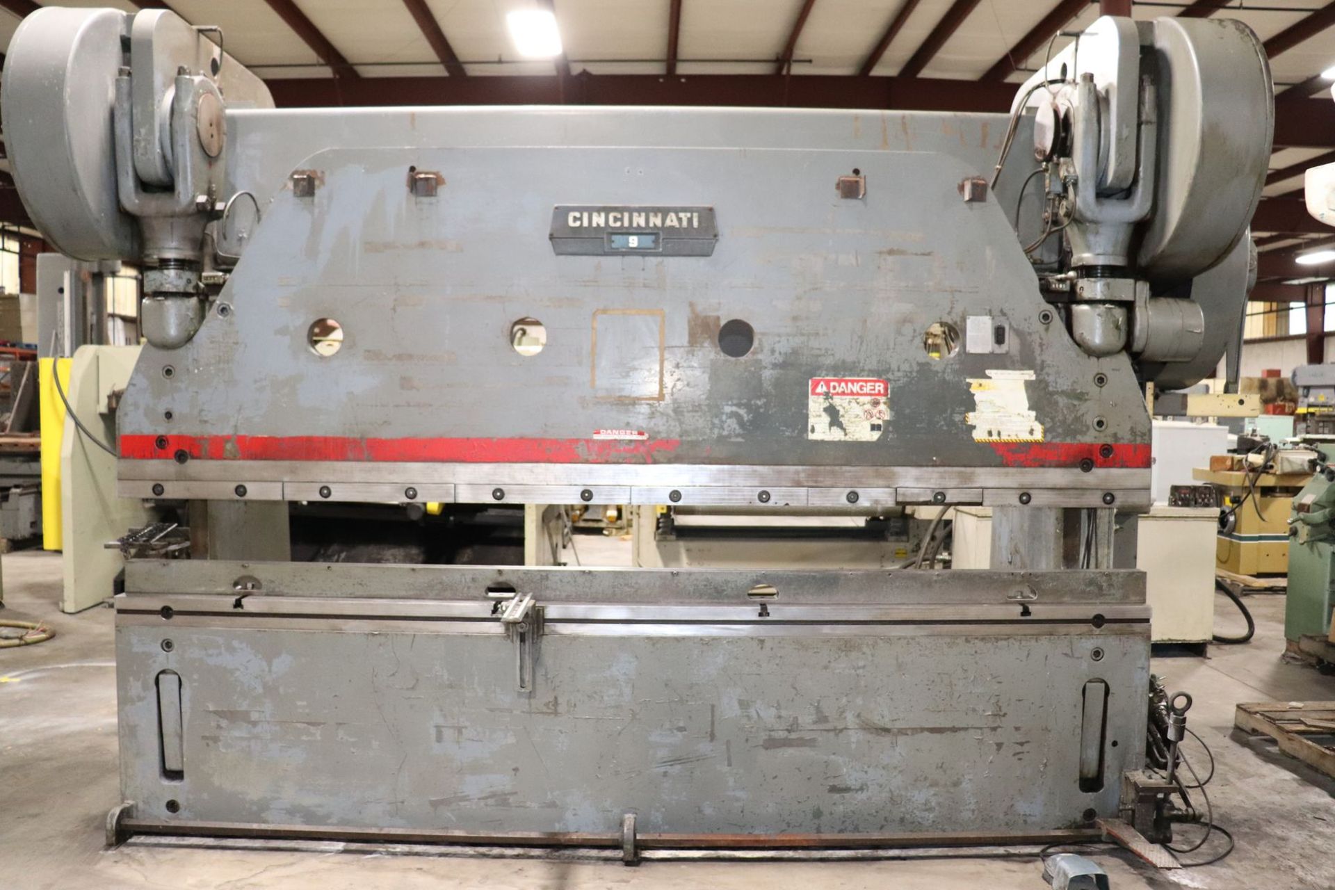 Cincinnati Series 9 225 Ton x 12′ Mechanical Press Brake
