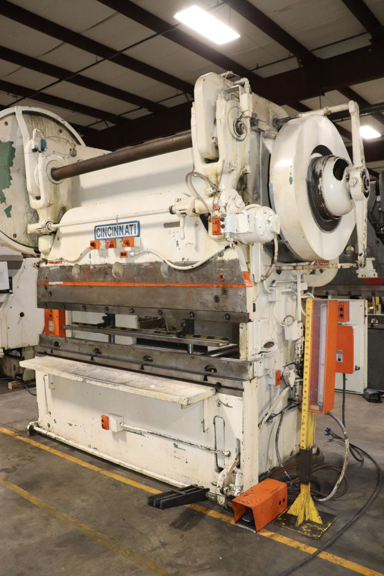 Cincinnati Series 9 225 Ton x 8′ Press Brake w/ Hurco Back Gauge - Image 11 of 11