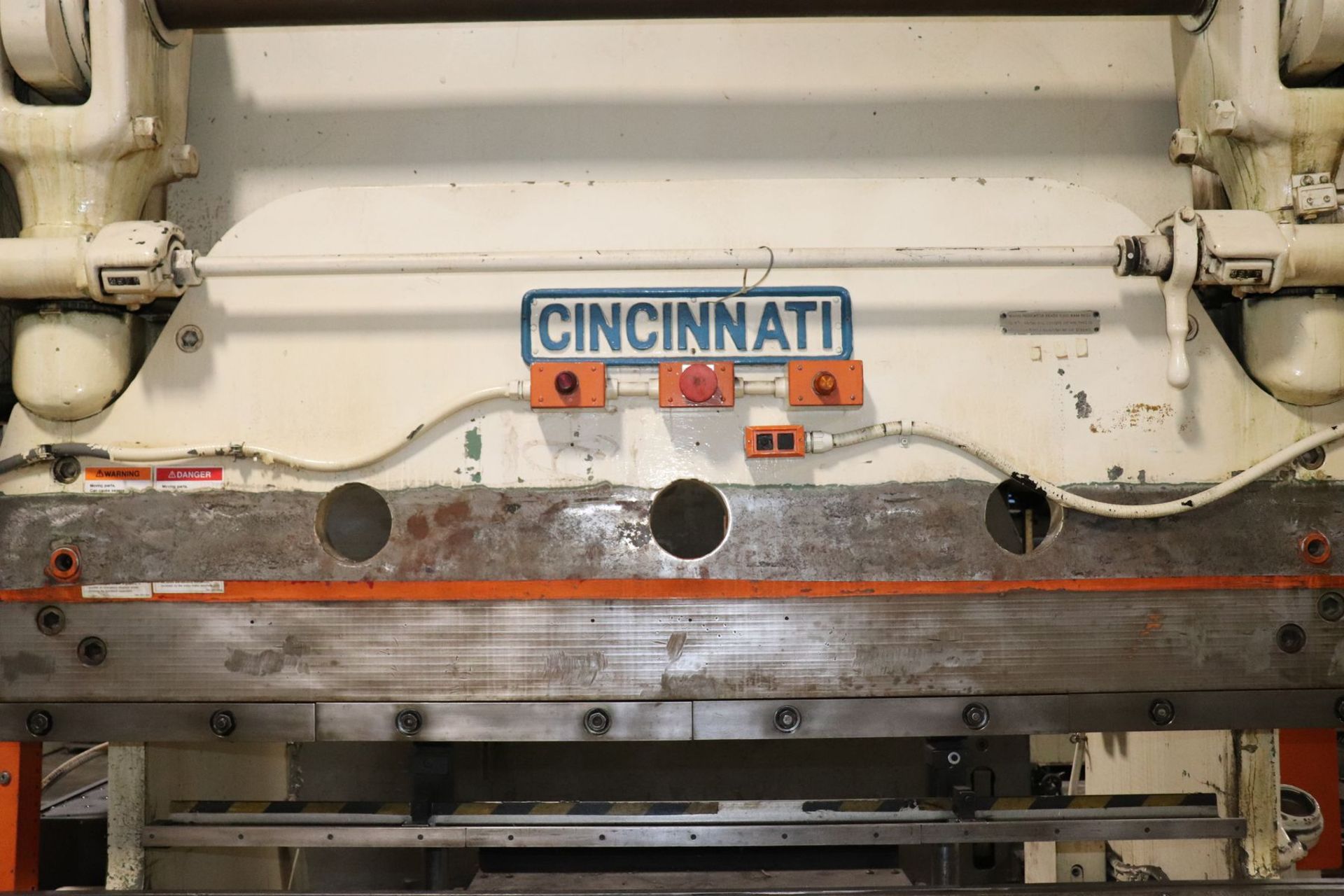 Cincinnati Series 9 225 Ton x 8′ Press Brake w/ Hurco Back Gauge - Image 5 of 11