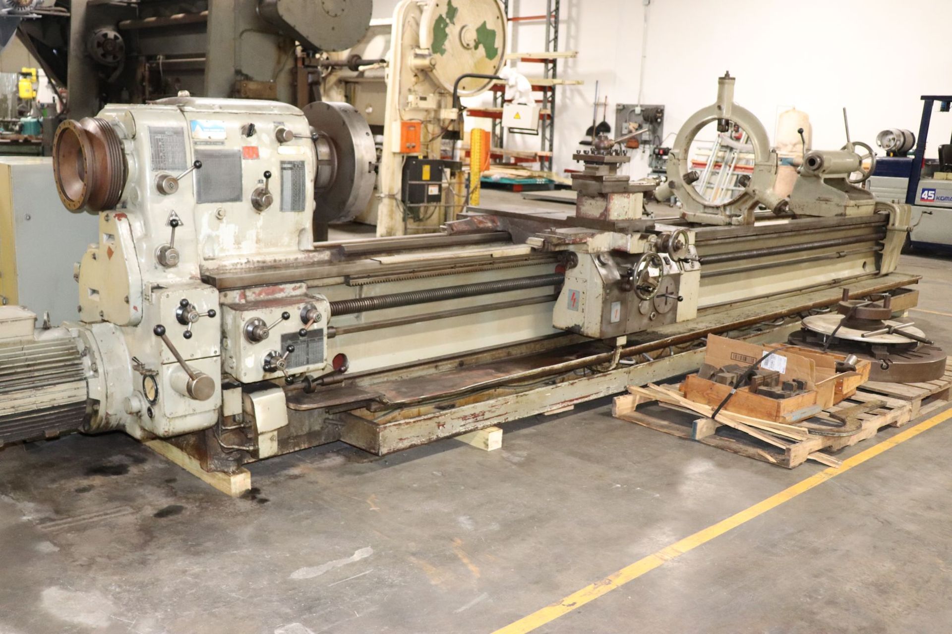 TOS SU-90A 35″ x 17′ (204″) Large Heavy Duty Engine Lathe - Image 3 of 19