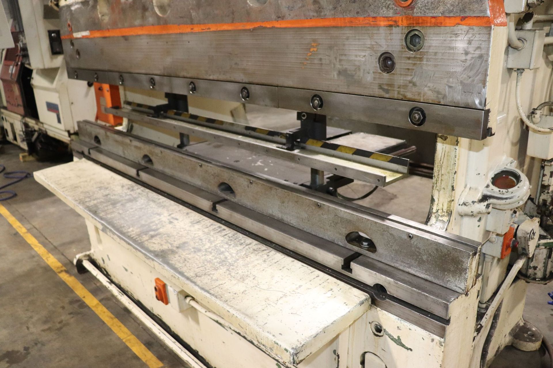 Cincinnati Series 9 225 Ton x 8′ Press Brake w/ Hurco Back Gauge - Image 4 of 11