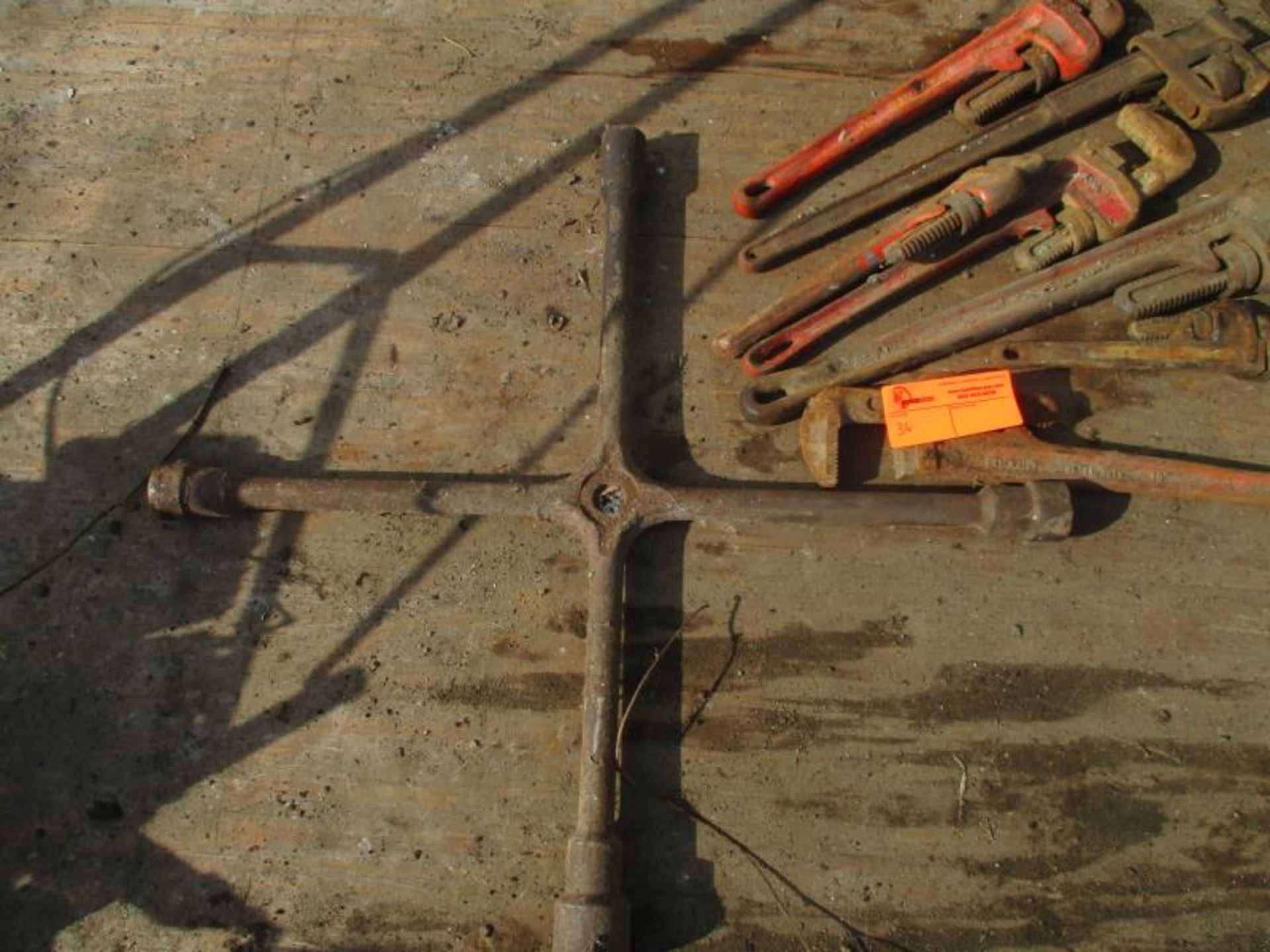 Lot: Tire Iron, Pipe Threading, Pipe Wrenches - Image 3 of 4