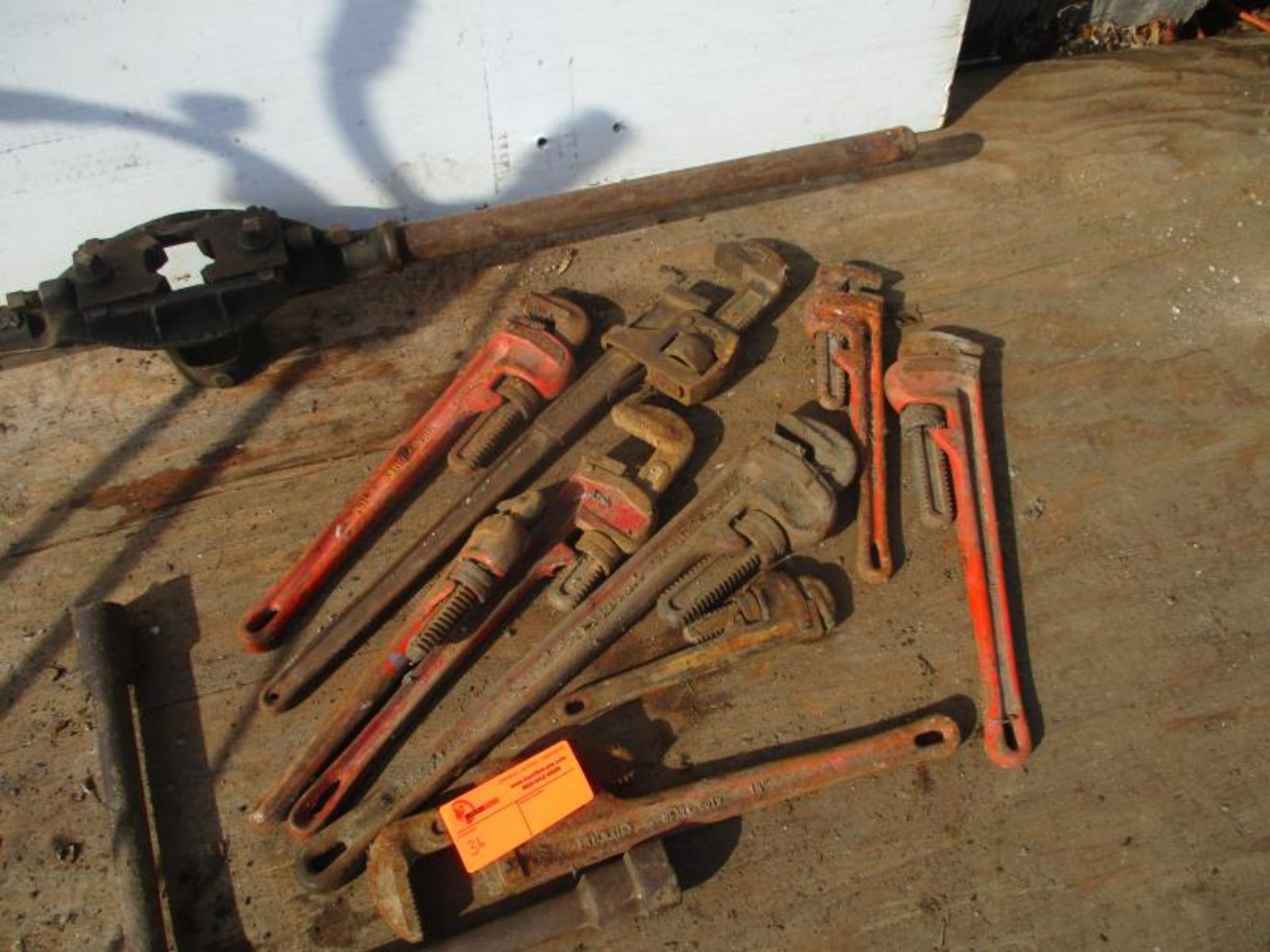 Lot: Tire Iron, Pipe Threading, Pipe Wrenches - Image 2 of 4