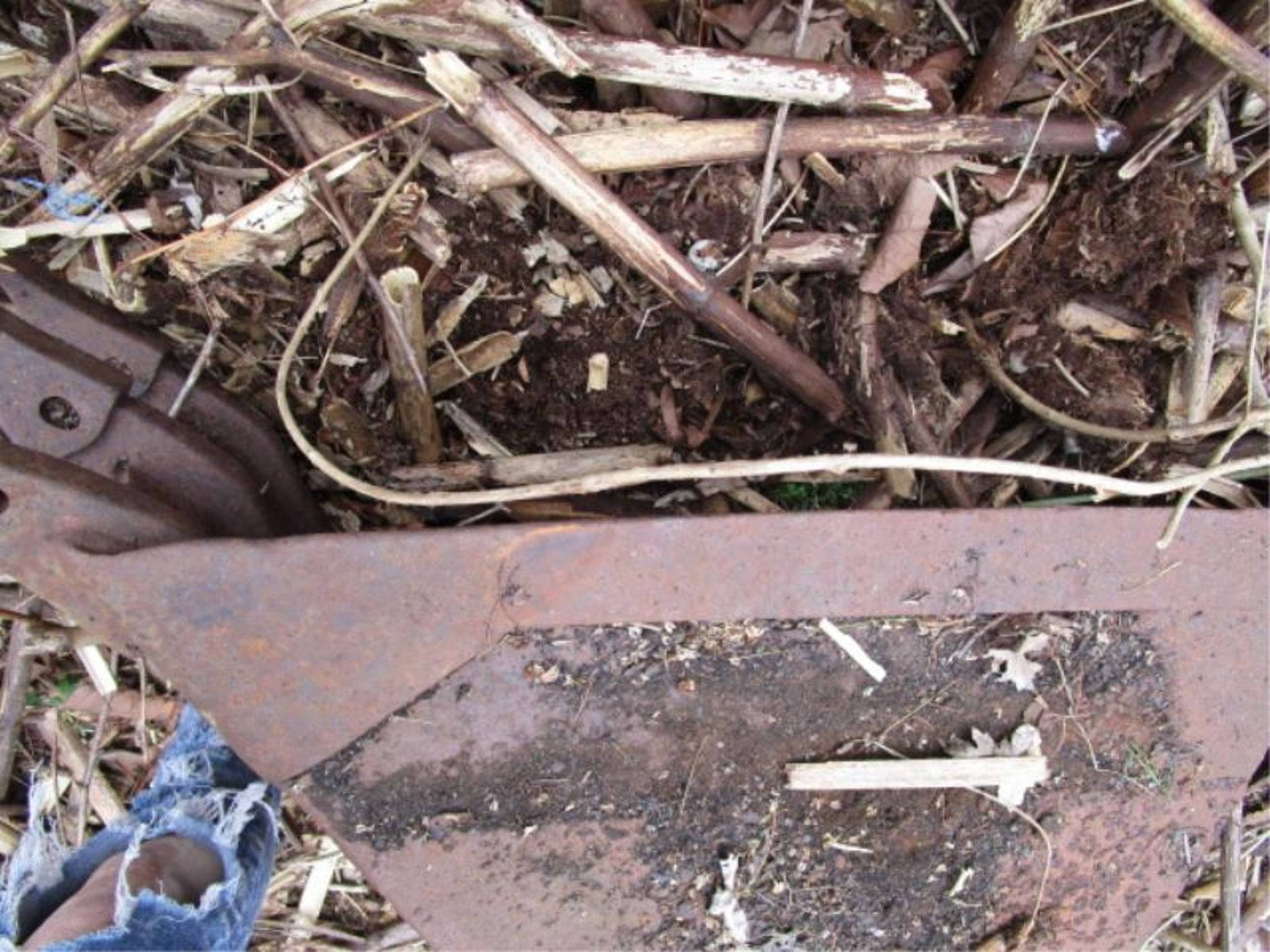 Bucket Attachment - See Pic For Damage - Image 2 of 3