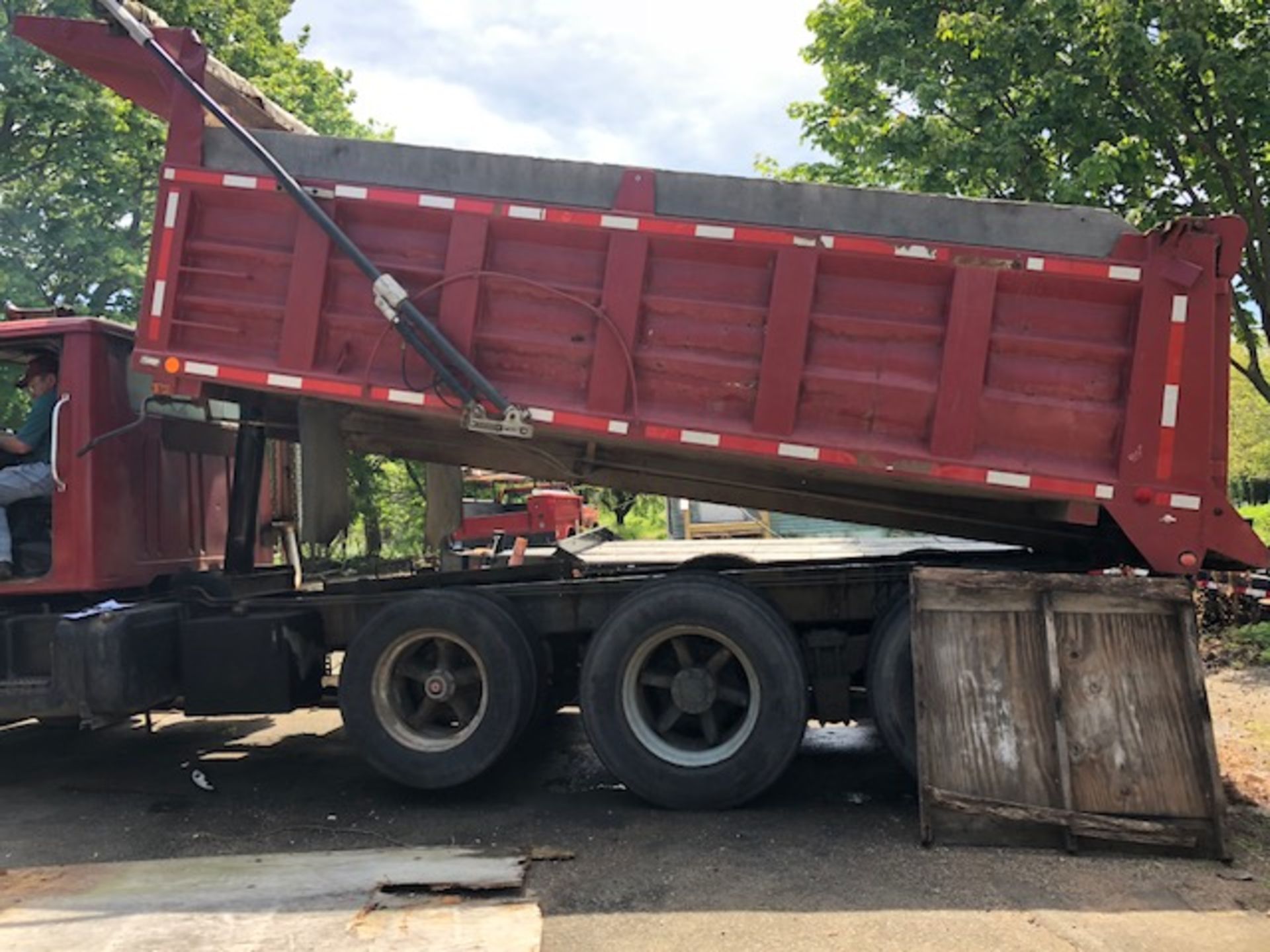 International S2600 Triaxle Dump Truck, Eaton Fuller Manual Transmission, 328,466 Miles ( - Image 15 of 15