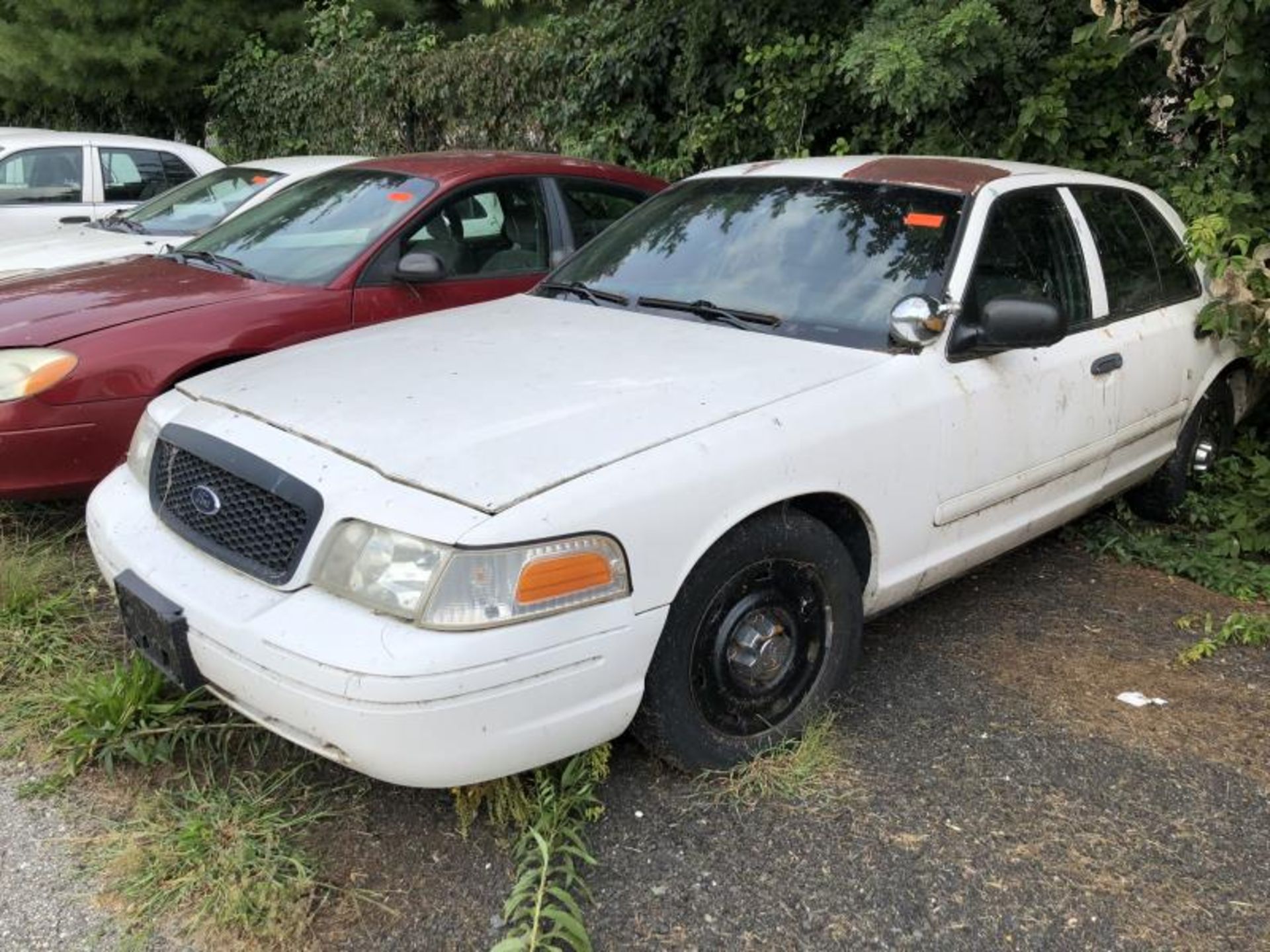 2003 Ford Crown Vic, VIN# 2FAFP71W0X137243, White, 69427 Miles, - Roof Peeling - Wont Start