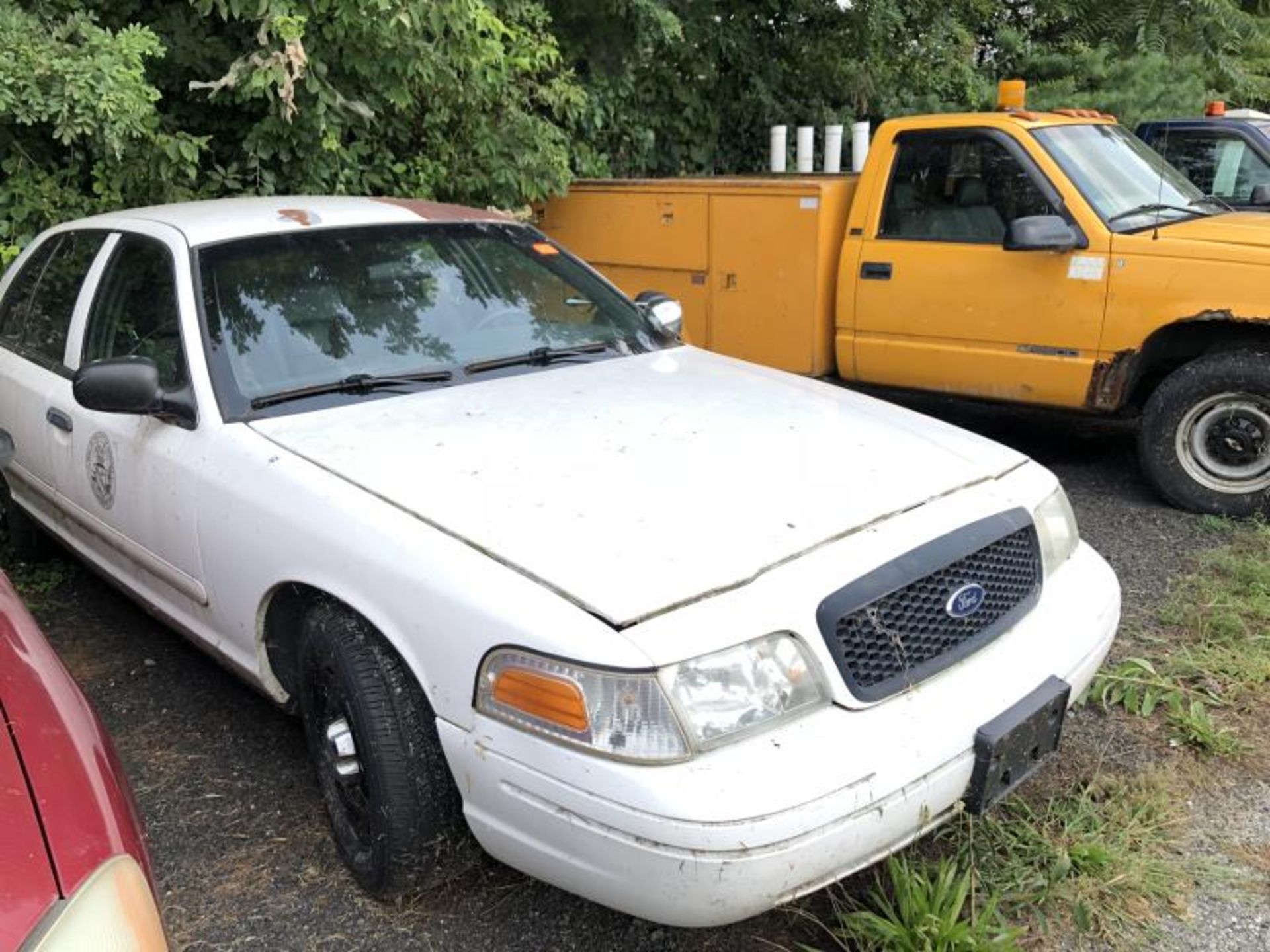 2003 Ford Crown Vic, VIN# 2FAFP71W0X137243, White, 69427 Miles, - Roof Peeling - Wont Start - Image 2 of 2