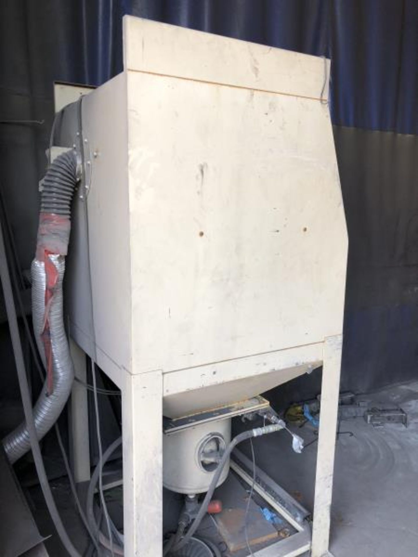 MBA Media Blast & Abrasive Cabinet, M: POWER PEEN 3636, SN: 4192306 - Image 4 of 4