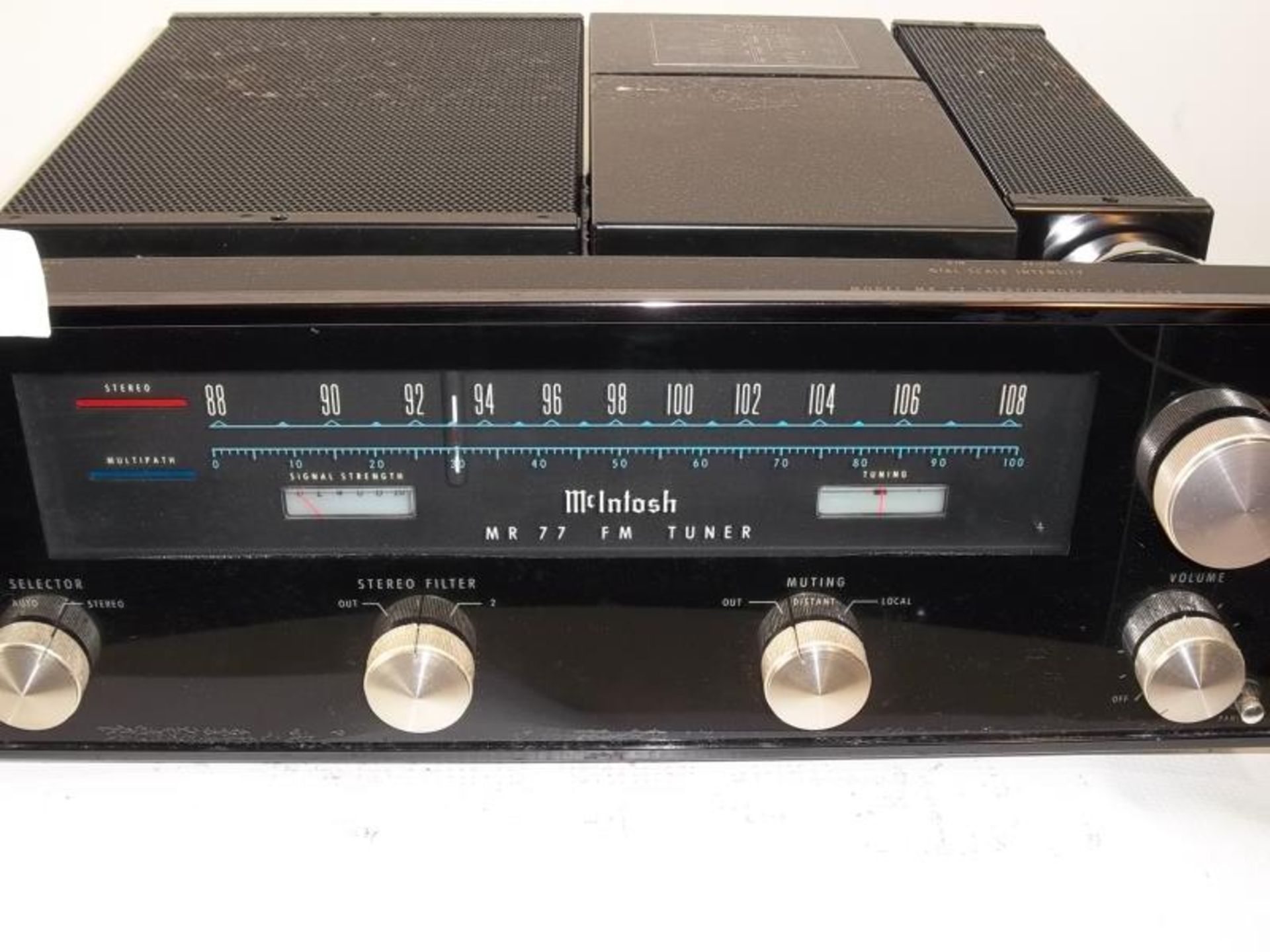 McIntosh MR 77, Digital FM Tuner, wood case, s # 42Y94, tested - powers up - Image 2 of 9