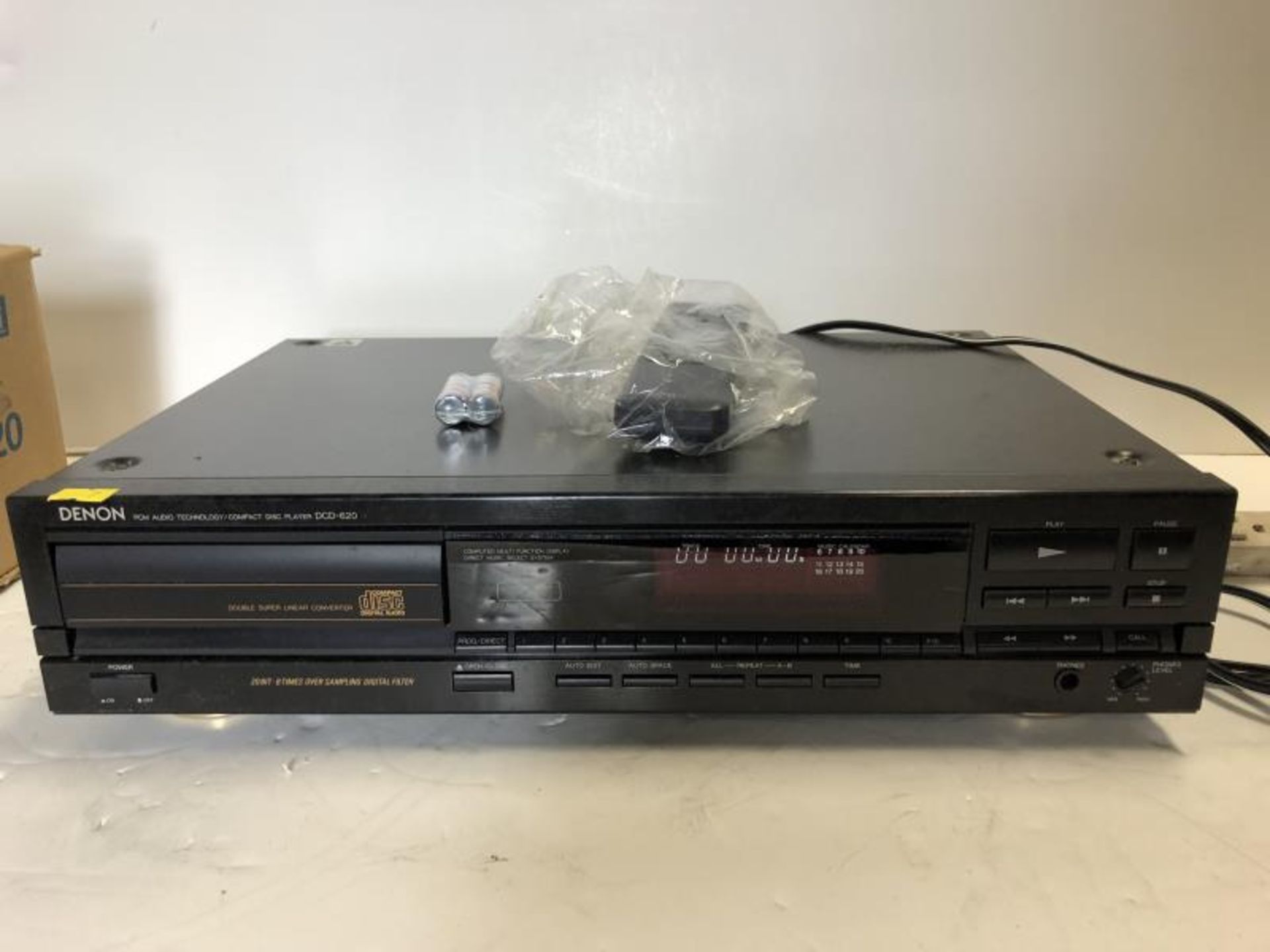 Denon model DCD 620 CD player, with remote, in orig box, tested - powers up - Image 2 of 6