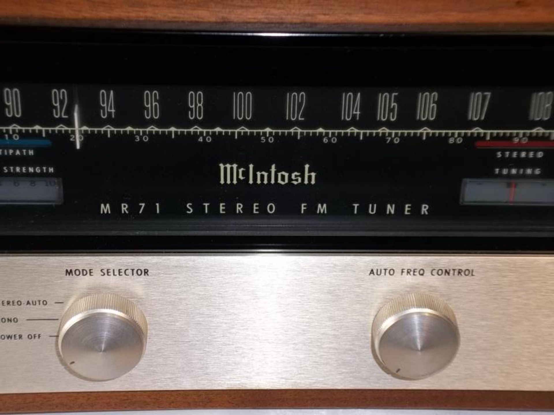 McIntosh MR-71 Stereo FM Tuner, wood case, s # 50B35, tested - powers up dimly - Image 2 of 7
