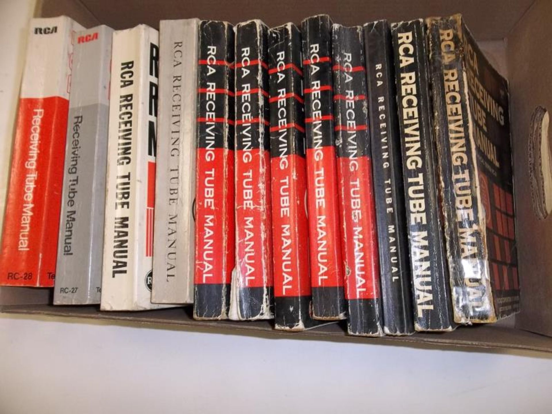 Lot of 22 Paperbacks, mostly 20 RCA Receiving Tube Manuals and 2 High Fidelty Books, 150s, 60s and - Image 2 of 4