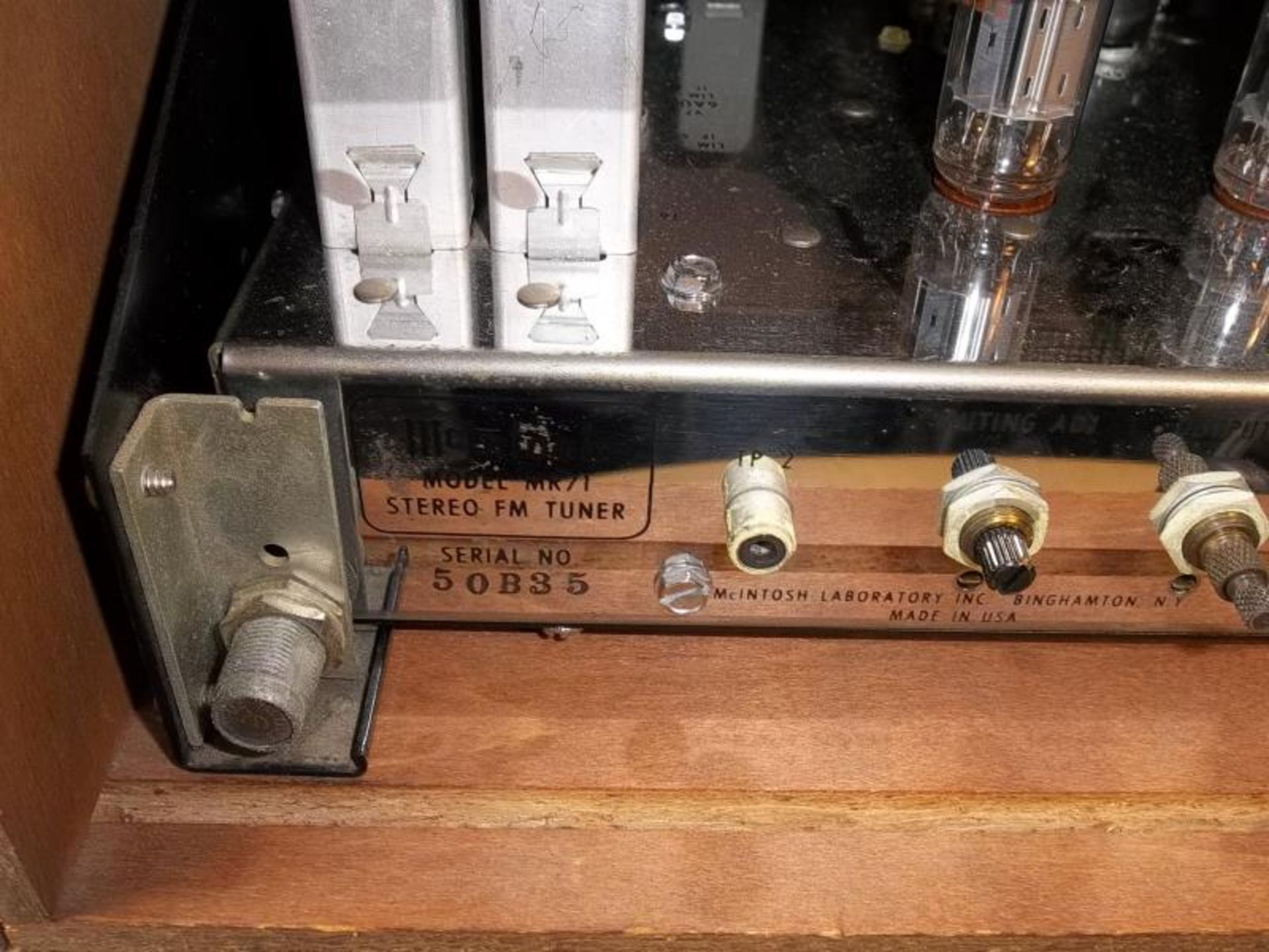 McIntosh MR-71 Stereo FM Tuner, wood case, s # 50B35, tested - powers up dimly - Image 5 of 7