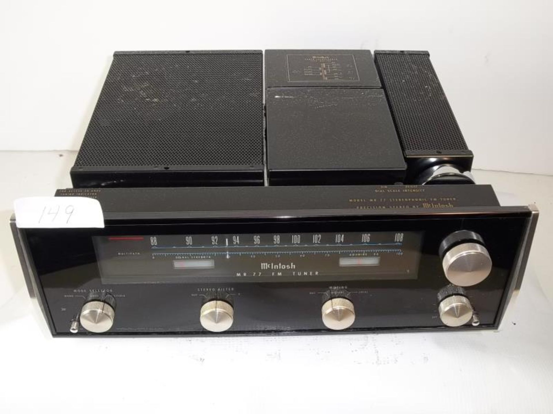 McIntosh MR 77, Digital FM Tuner, wood case, s # 42Y94, tested - powers up