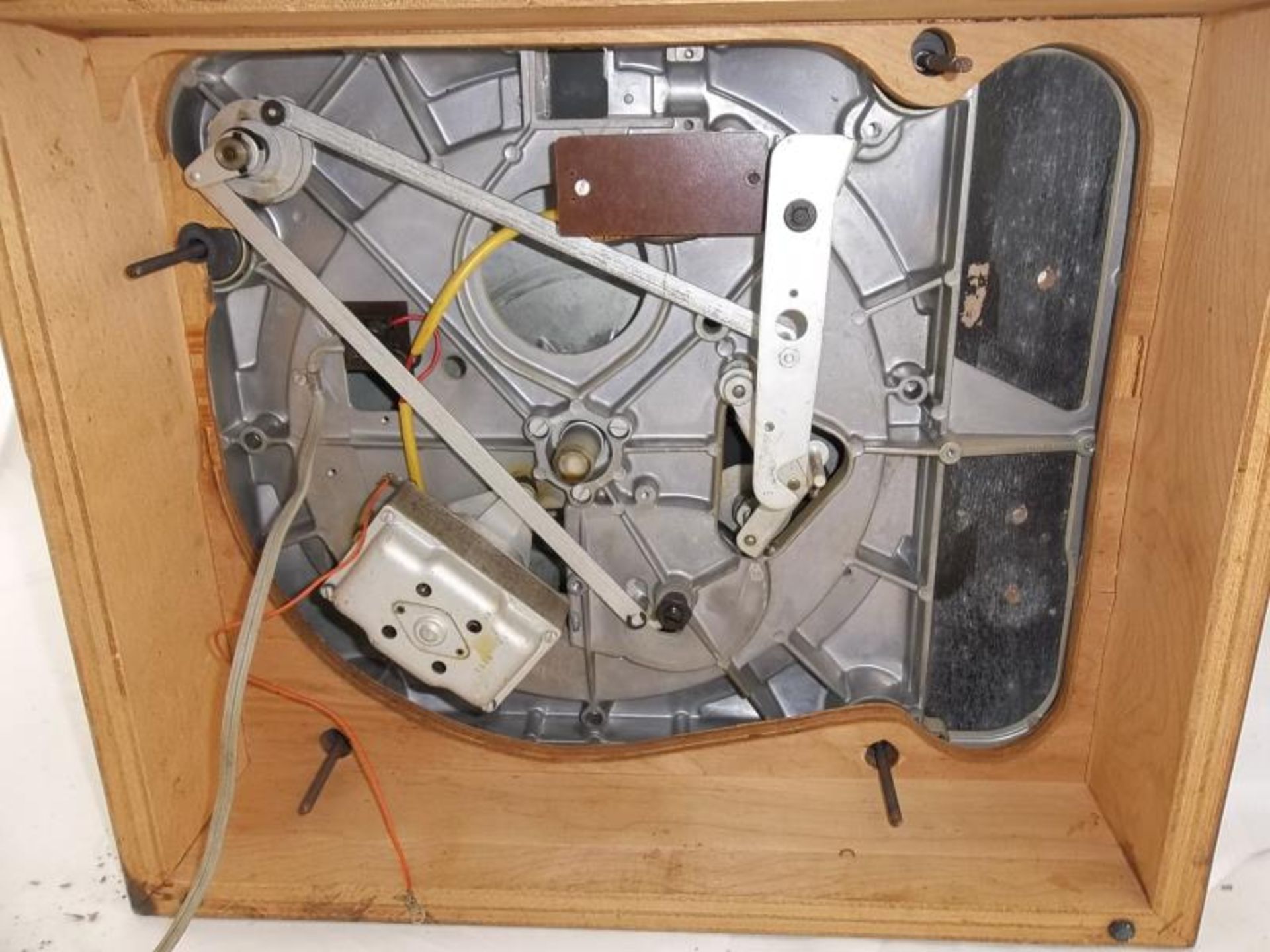 Thorens TD 121 turntable, Made in Switzerland, 33 1/3, #1329, no arm, veneer damaged - Image 4 of 4