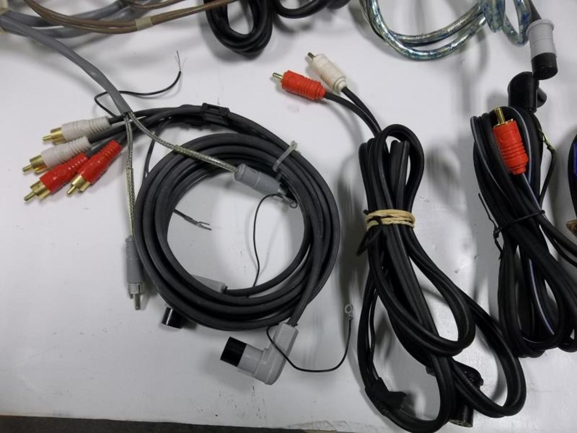 Lot - turntable cables and others - Image 2 of 6