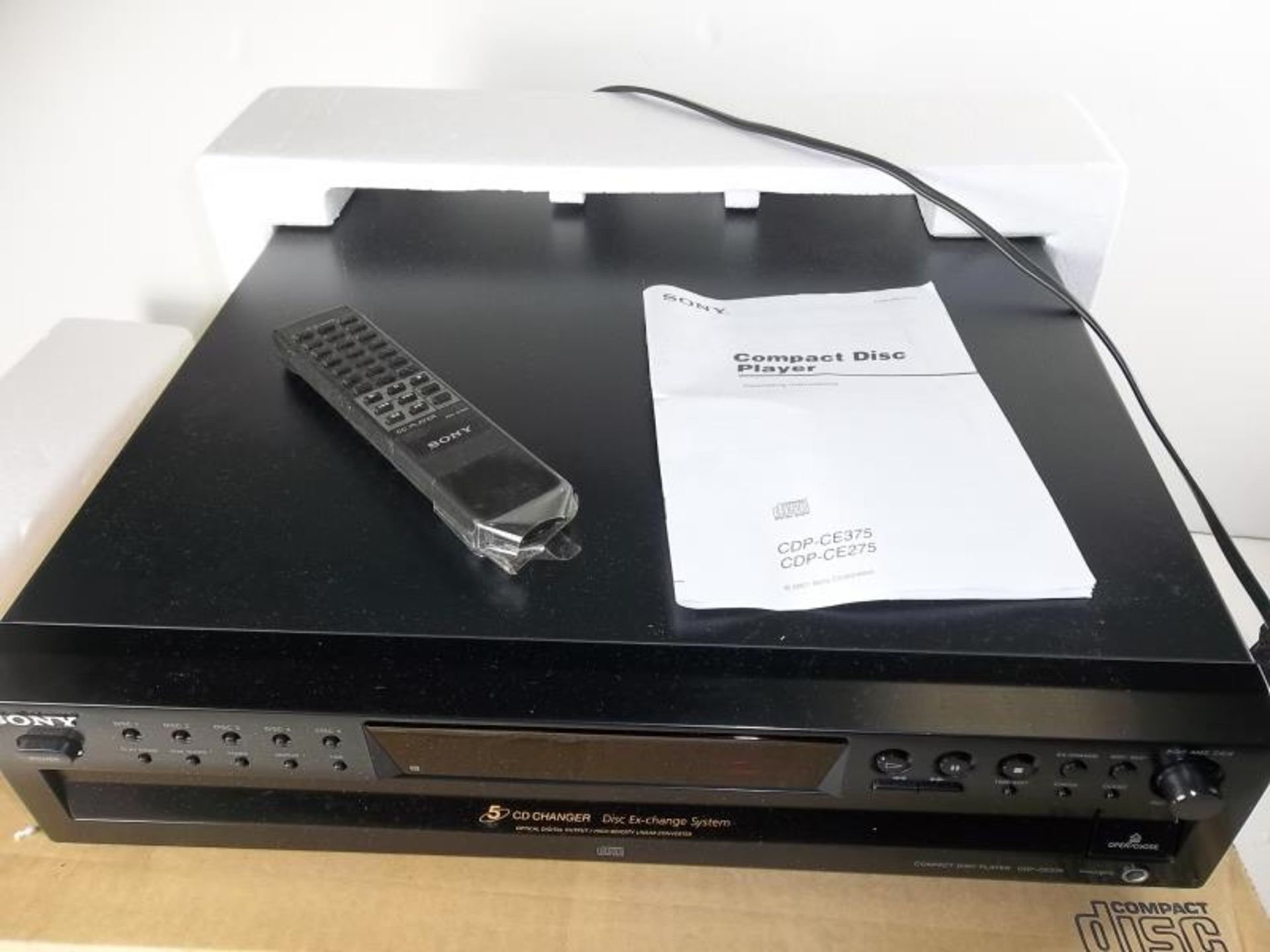 Sony compact disc player CDP CE375, tested - powers up, with remote and manual, in orig box - Image 2 of 2