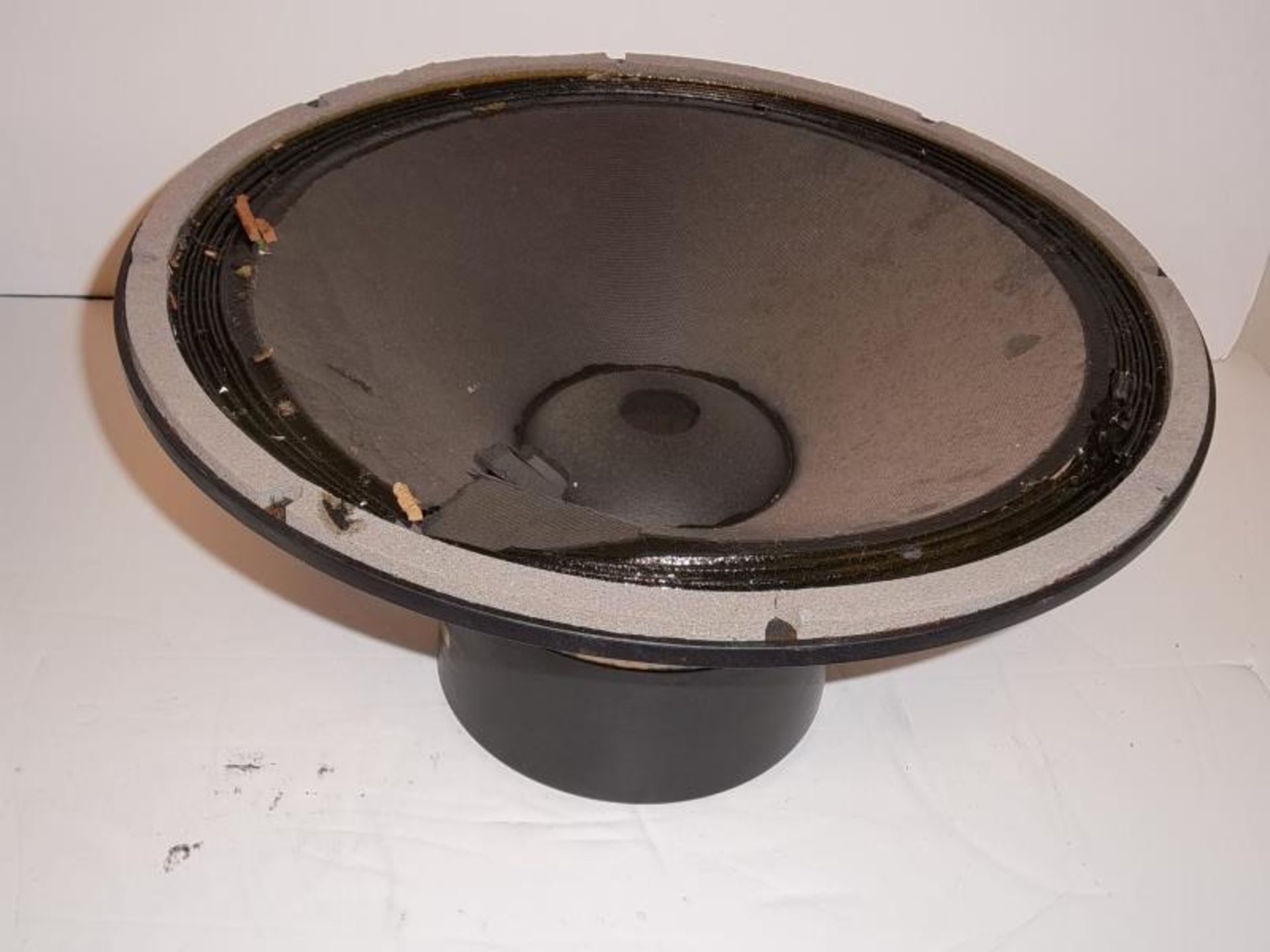 2 Altec Lansing model 515B loud speakers, 15", 16" ohms, one cone ripped, one cone dirty, speaker - Image 3 of 6