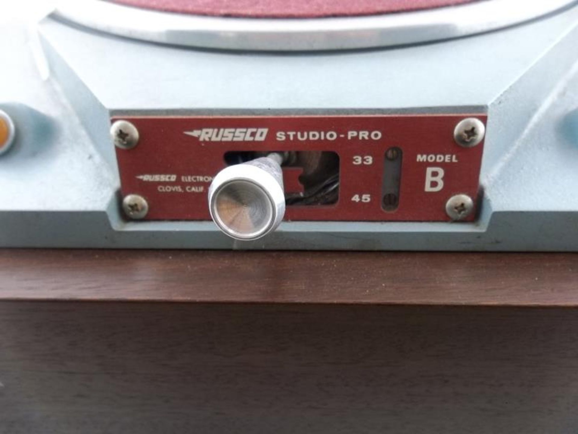 Russco Studio Pro B, turntable, Clovis, CA, no arm, felt mat, 33 and 45 - Image 4 of 6