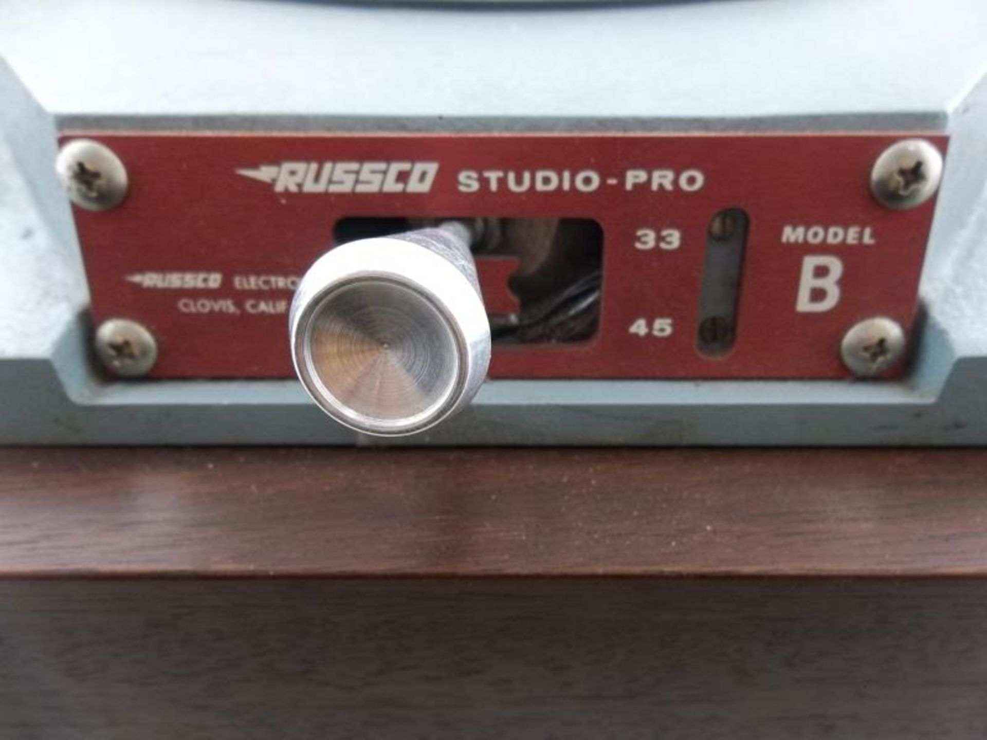 Russco Studio Pro B, turntable, Clovis, CA, no arm, felt mat, 33 and 45 - Image 3 of 6