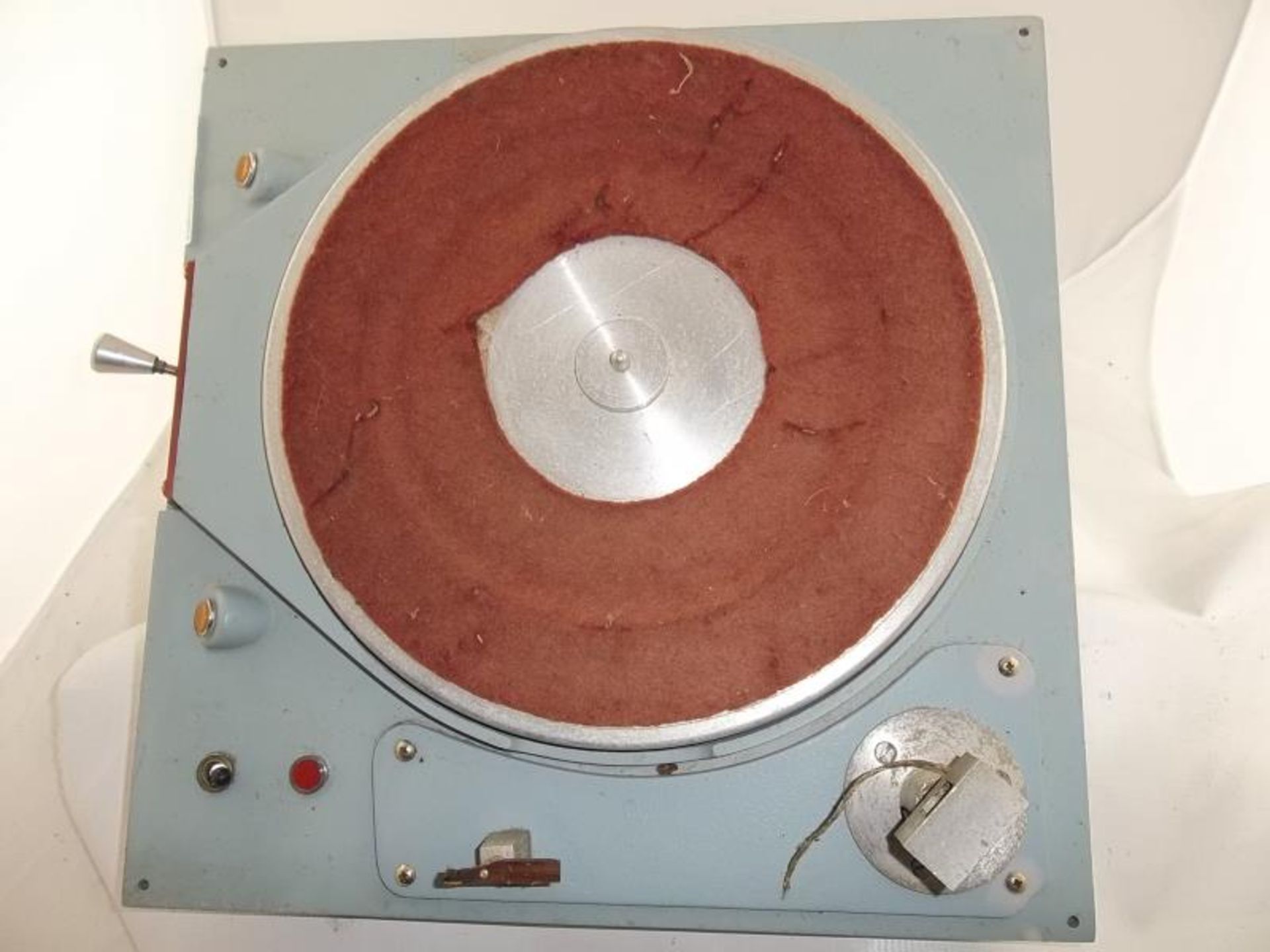 Russco Studio Pro B, turntable, Clovis, CA, no arm, felt mat damaged, 33 and 45, no base, motor is - Image 2 of 6