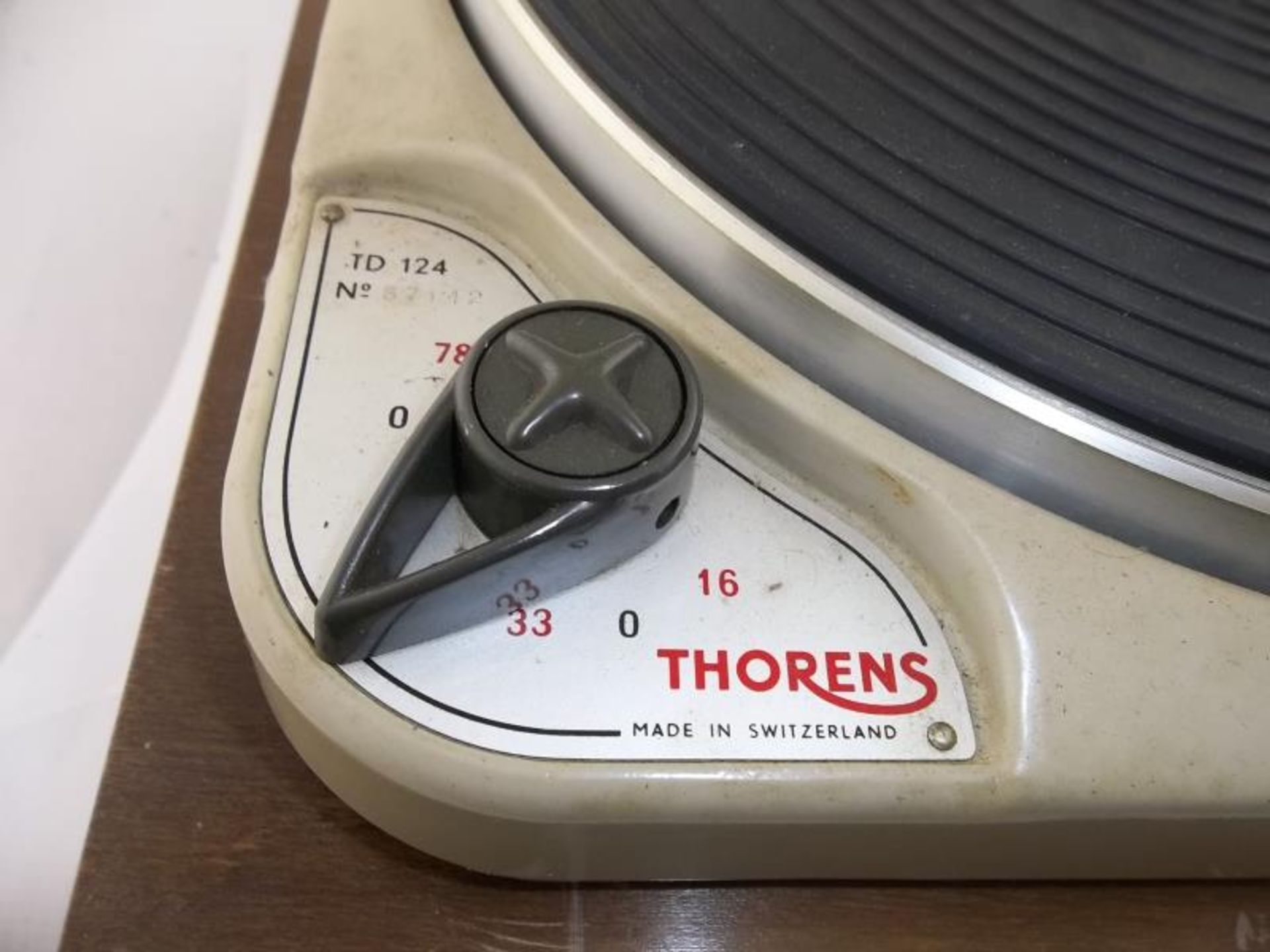 Thorens TD-124 turn table, #37142, made in Switzerland, 16, 33, 45, 78 - Image 2 of 4