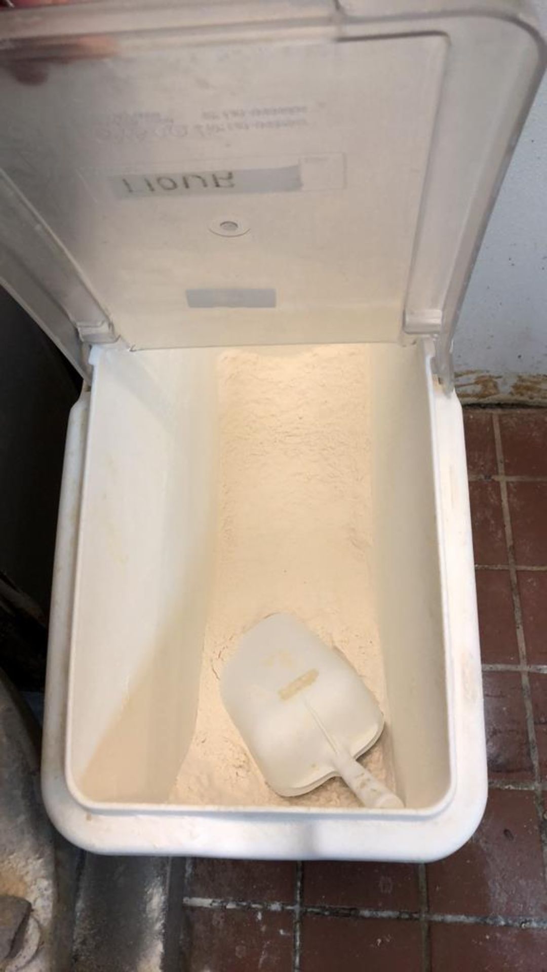 Sysco dry bin container, broken lid - Image 2 of 2