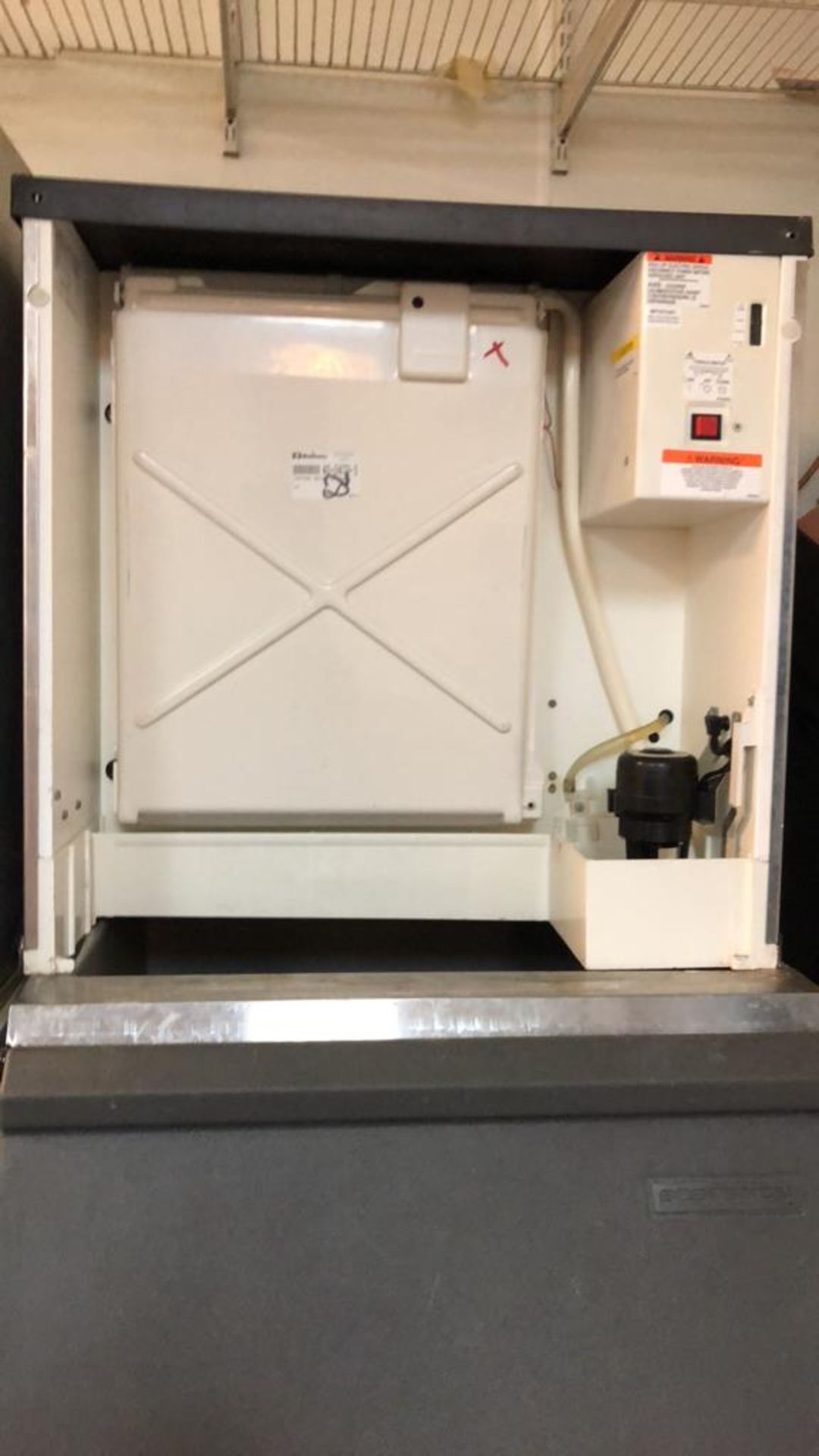 Manitowoc ice machine with the Scotsman base, remote compressor, Model: QY1094N, SN: 020160670 - Image 6 of 9