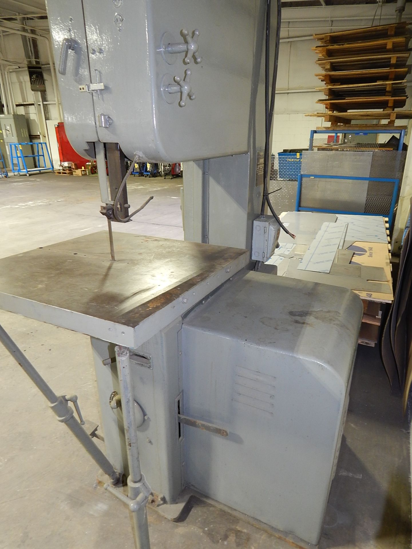 Do-All Model V-26 Vertical Band Saw, s/n 26522770, 26 Inch Capacity - Image 7 of 9