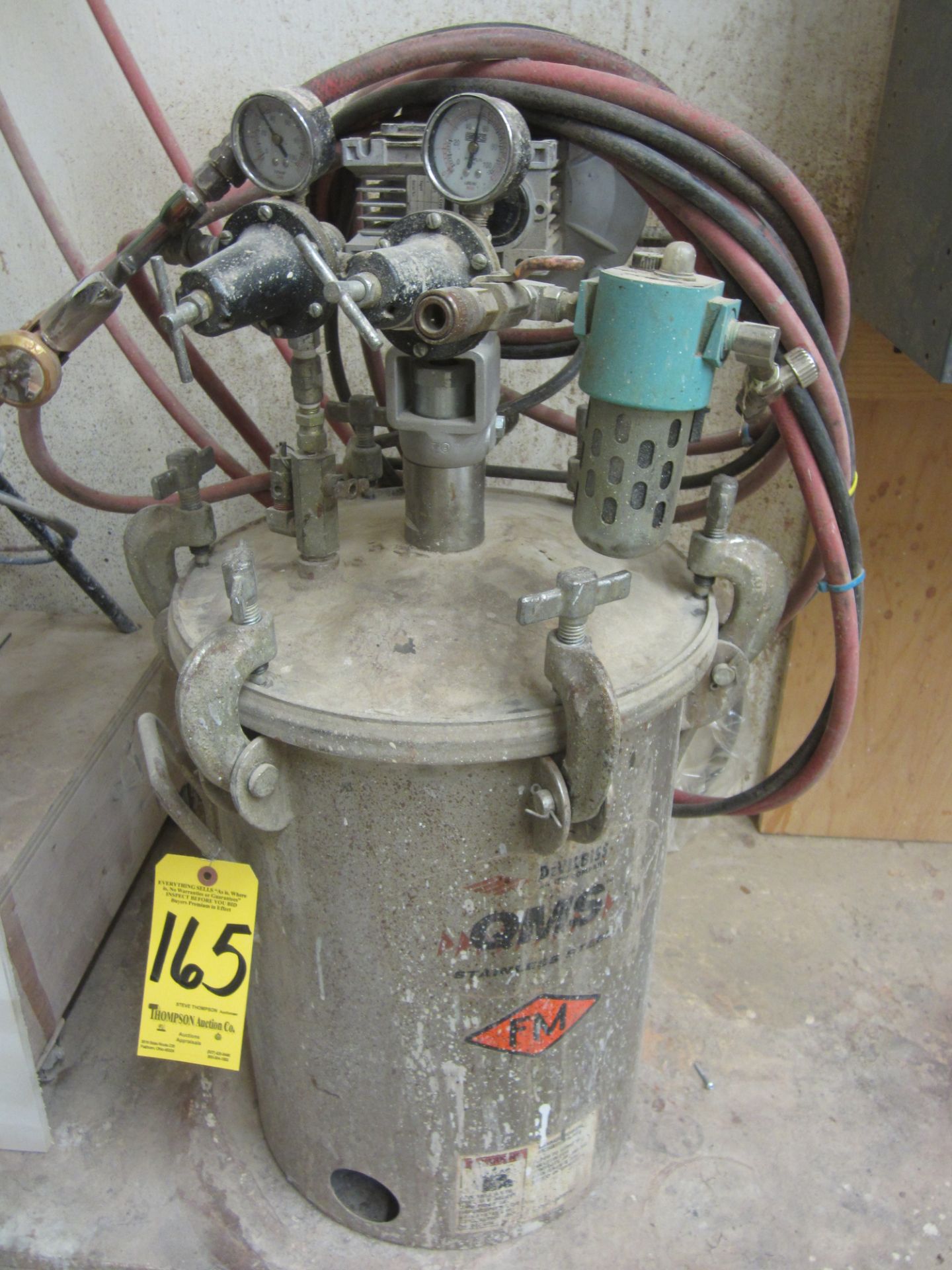 Devilbiss QMS Stainless Steel Pressure Pot with Regulators, Hose and Spray Gun