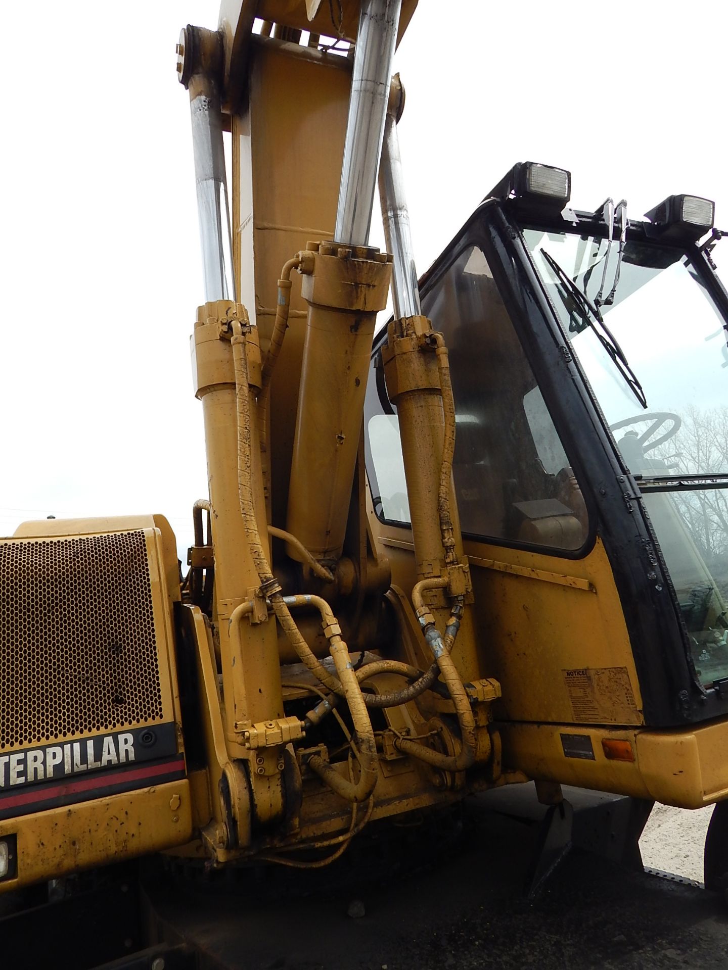 2001 Caterpillar Model M320 Mobile Excavator SN 06WL00647, (4) Outriggers, Dual Tires, Enclosed Cab, - Image 16 of 26