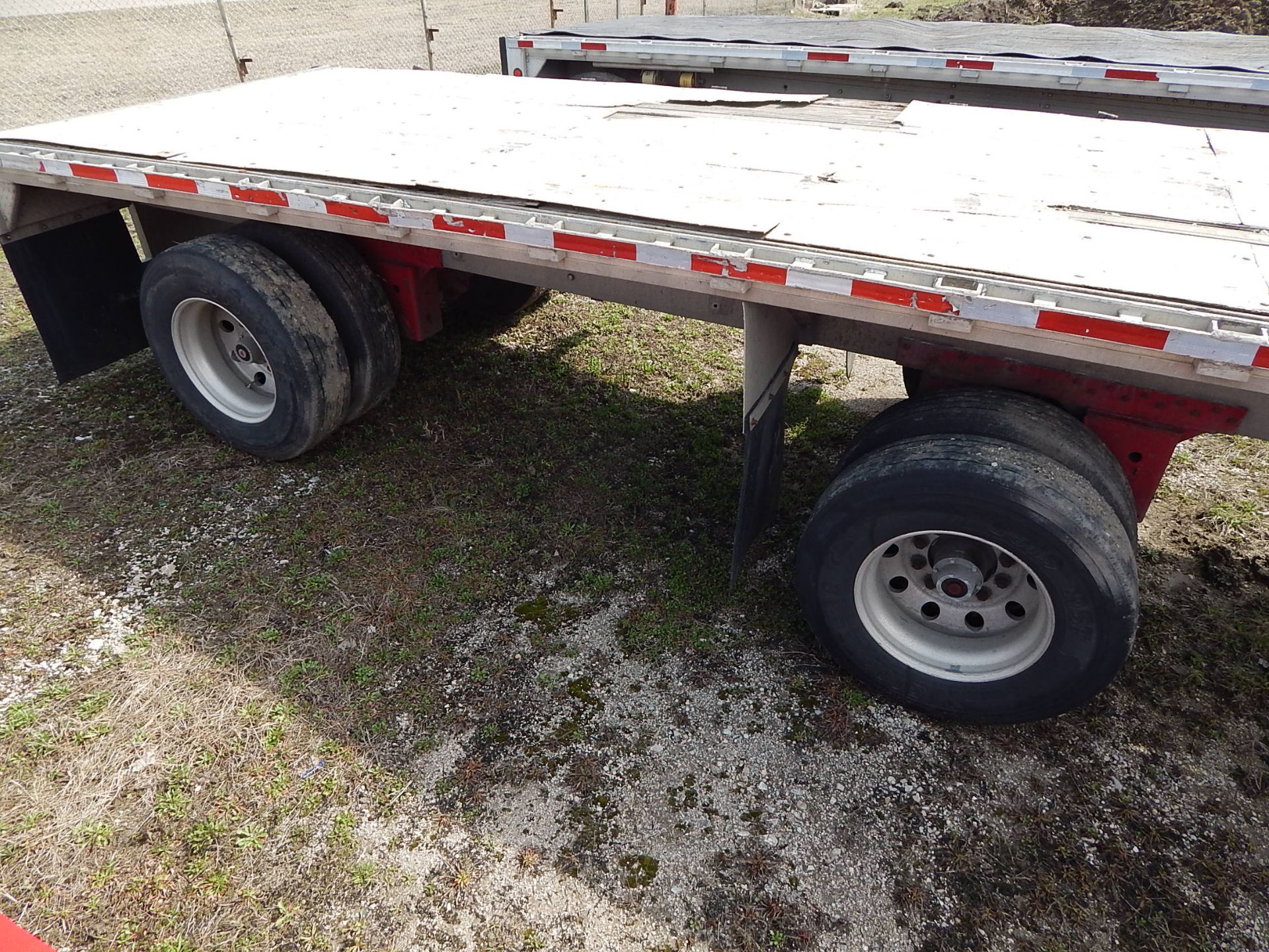 1996 Reitnouer Flat Bed Aluminum Semi Trailer, VIN: 1RNF48A27TR002404, 48 Ft., Tandem Spread Axle, - Image 5 of 13