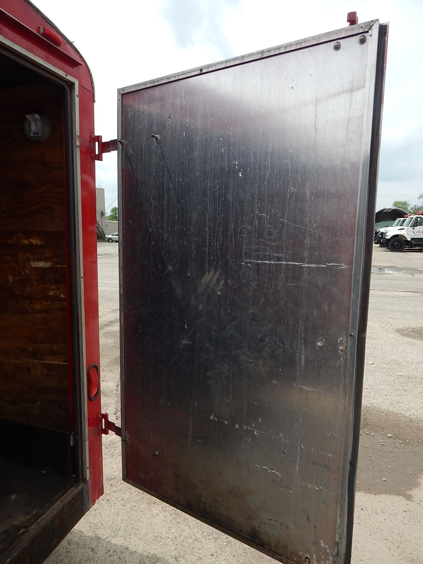 2001 Continental Tandem Axle Enclosed Cargo Trailer, VIN 4X4TSEV28IN018419, Double Doors in the - Image 18 of 21