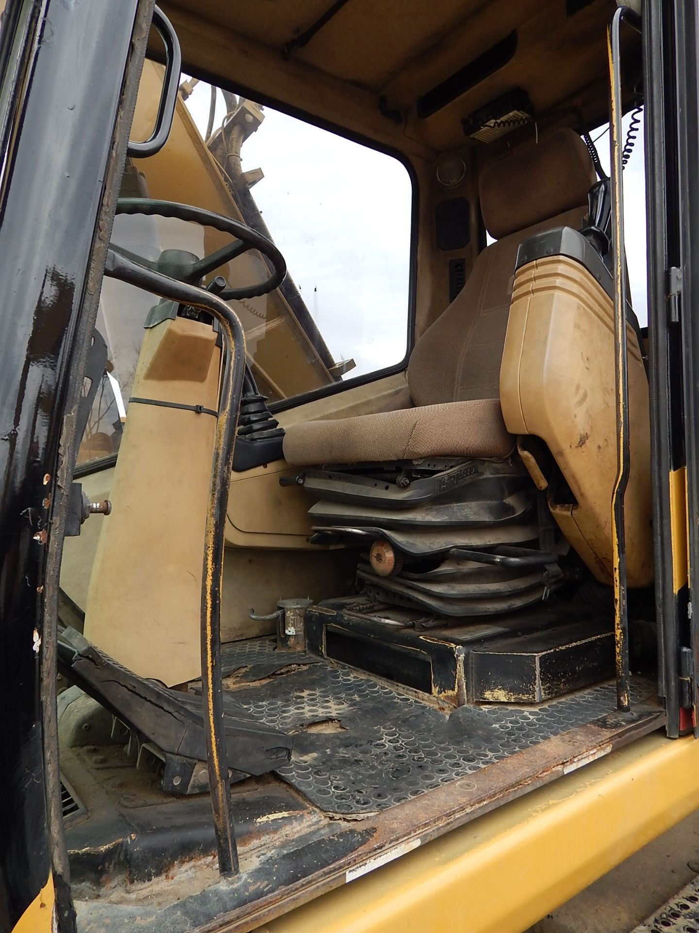 2000 Caterpillar Model M320 Mobile Excavator SN 06WL00522, (4) Outriggers, Dual Tires, Enclosed Cab, - Image 19 of 25