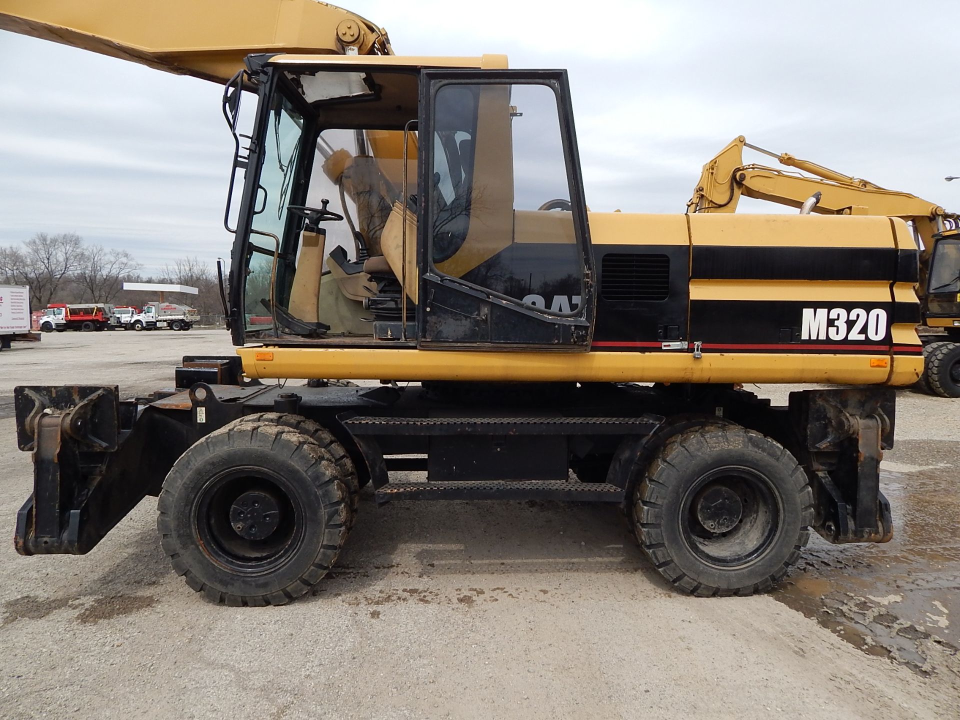 2001 Caterpillar Model M320 Mobile Excavator SN 06WL00647, (4) Outriggers, Dual Tires, Enclosed Cab, - Image 7 of 26