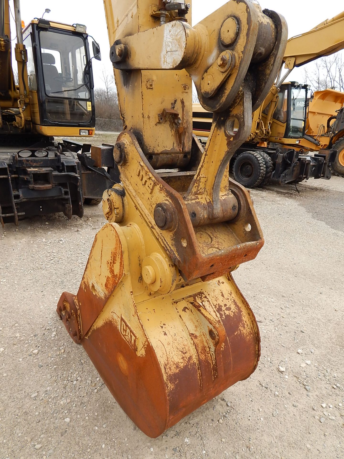 2000 Caterpillar Model M320 Mobile Excavator SN 06WL00508, (4) Outriggers, Dual Tires, Enclosed Cab, - Image 14 of 27