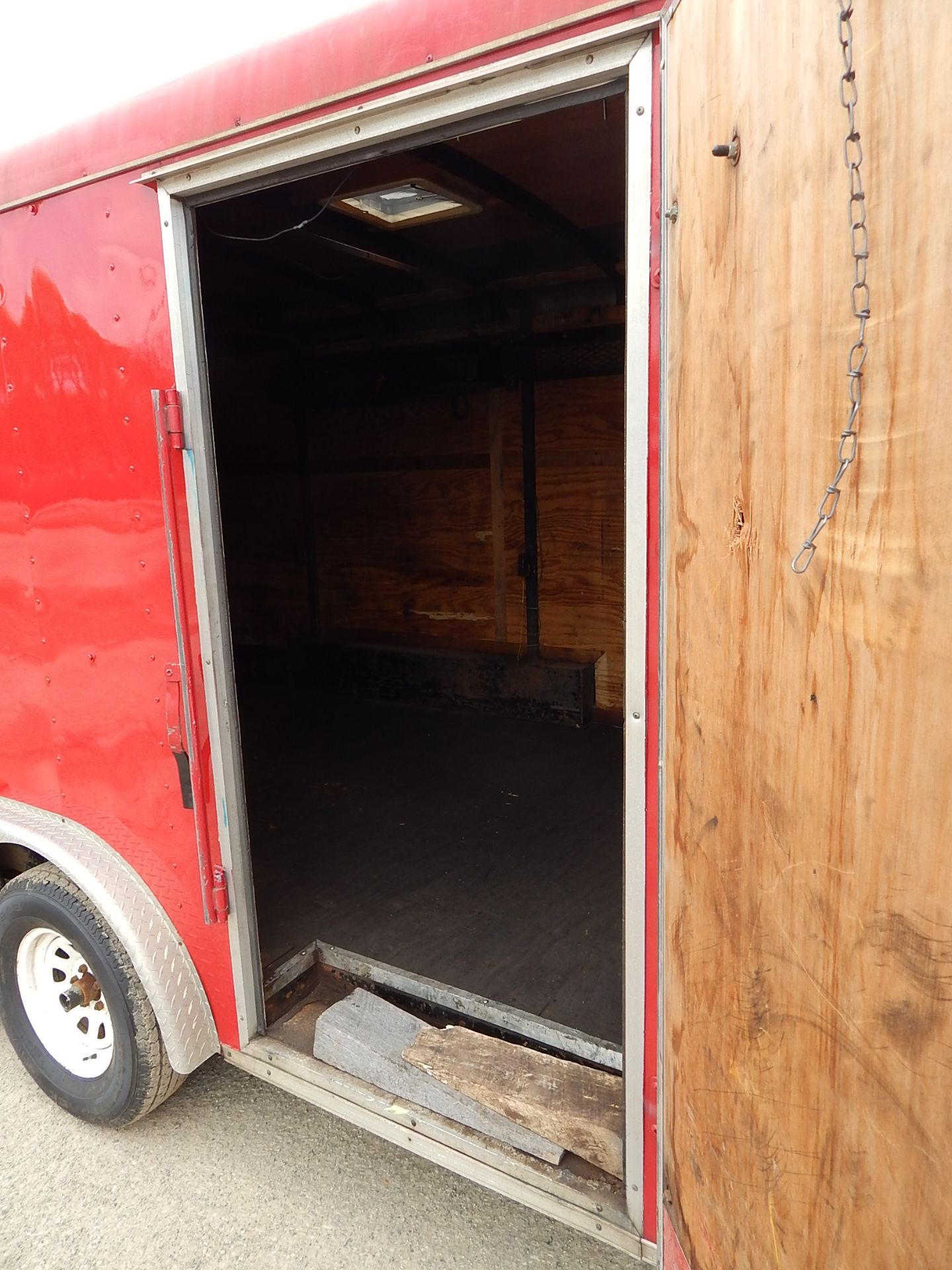 2001 Continental Tandem Axle Enclosed Cargo Trailer, VIN 4X4TSEV28IN018419, Double Doors in the - Image 11 of 21