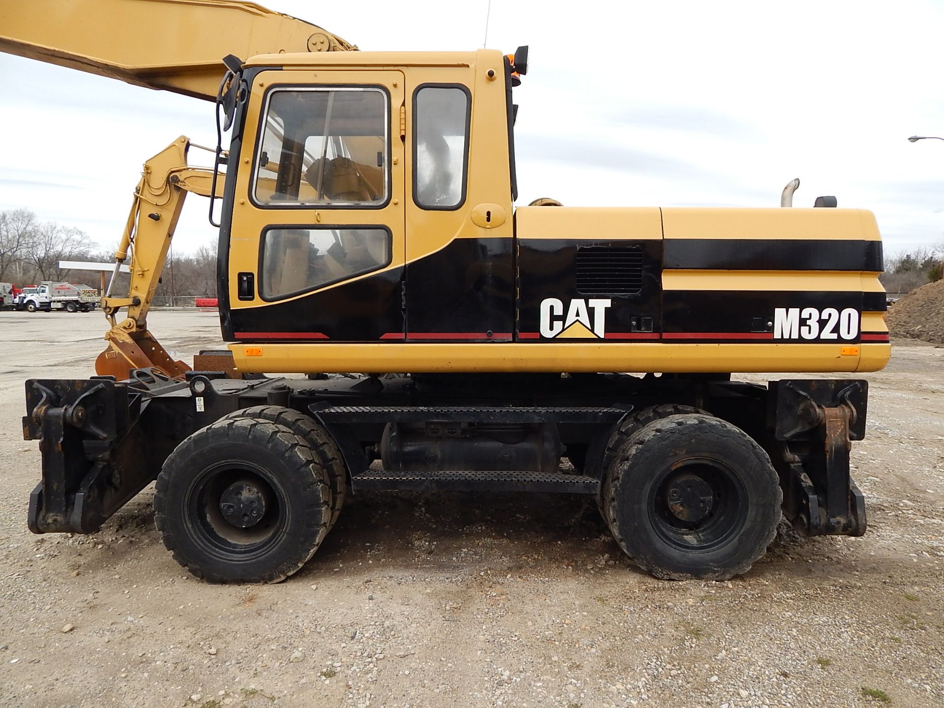 2000 Caterpillar Model M320 Mobile Excavator SN 06WL00508, (4) Outriggers, Dual Tires, Enclosed Cab, - Image 6 of 27