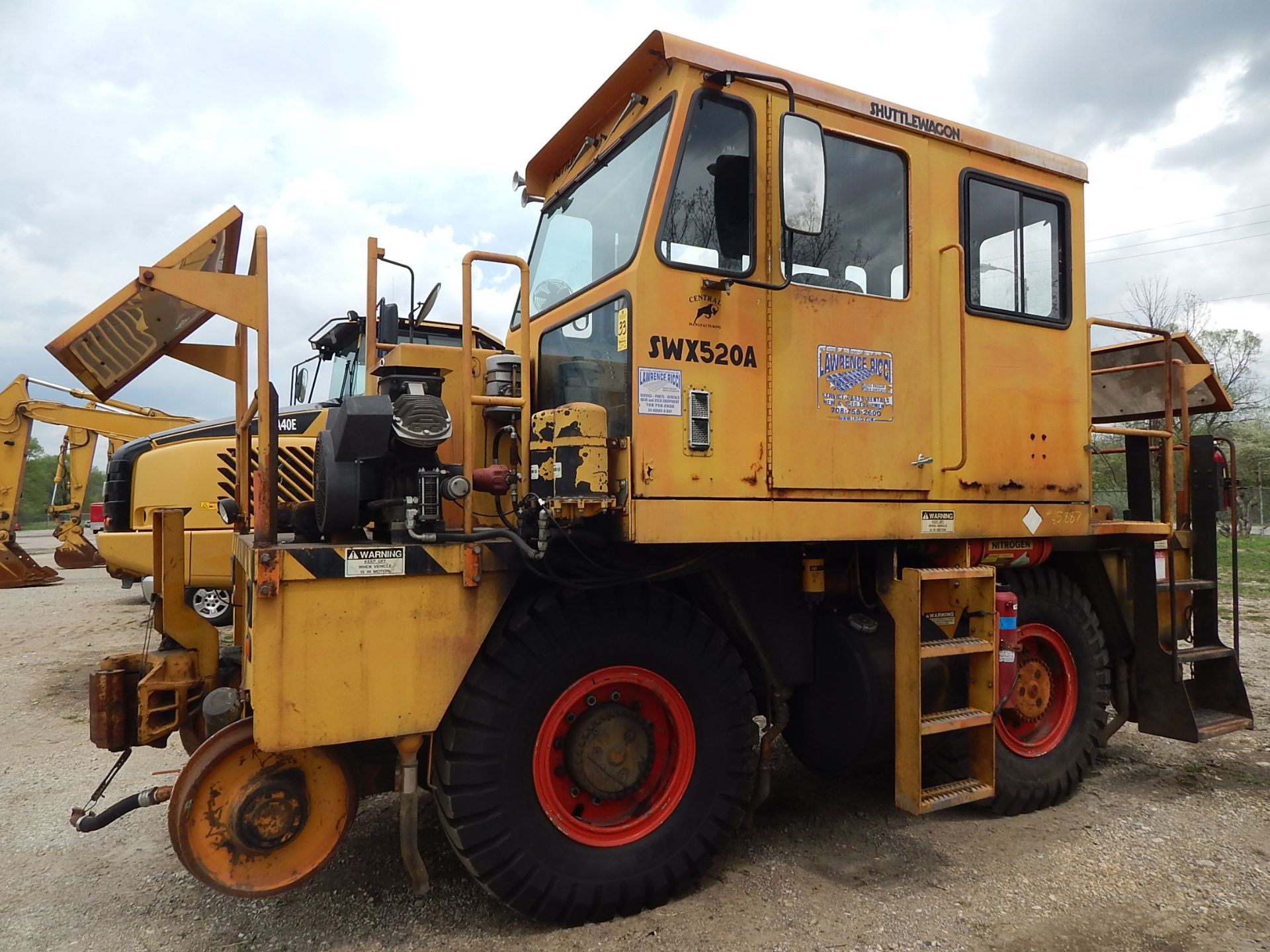 Shuttlewagon Series 500 Railcar Mover, Model SWX520A, 32,000 lb. Draw Bar Pull, 215 HP, 4-Speed - Image 9 of 27