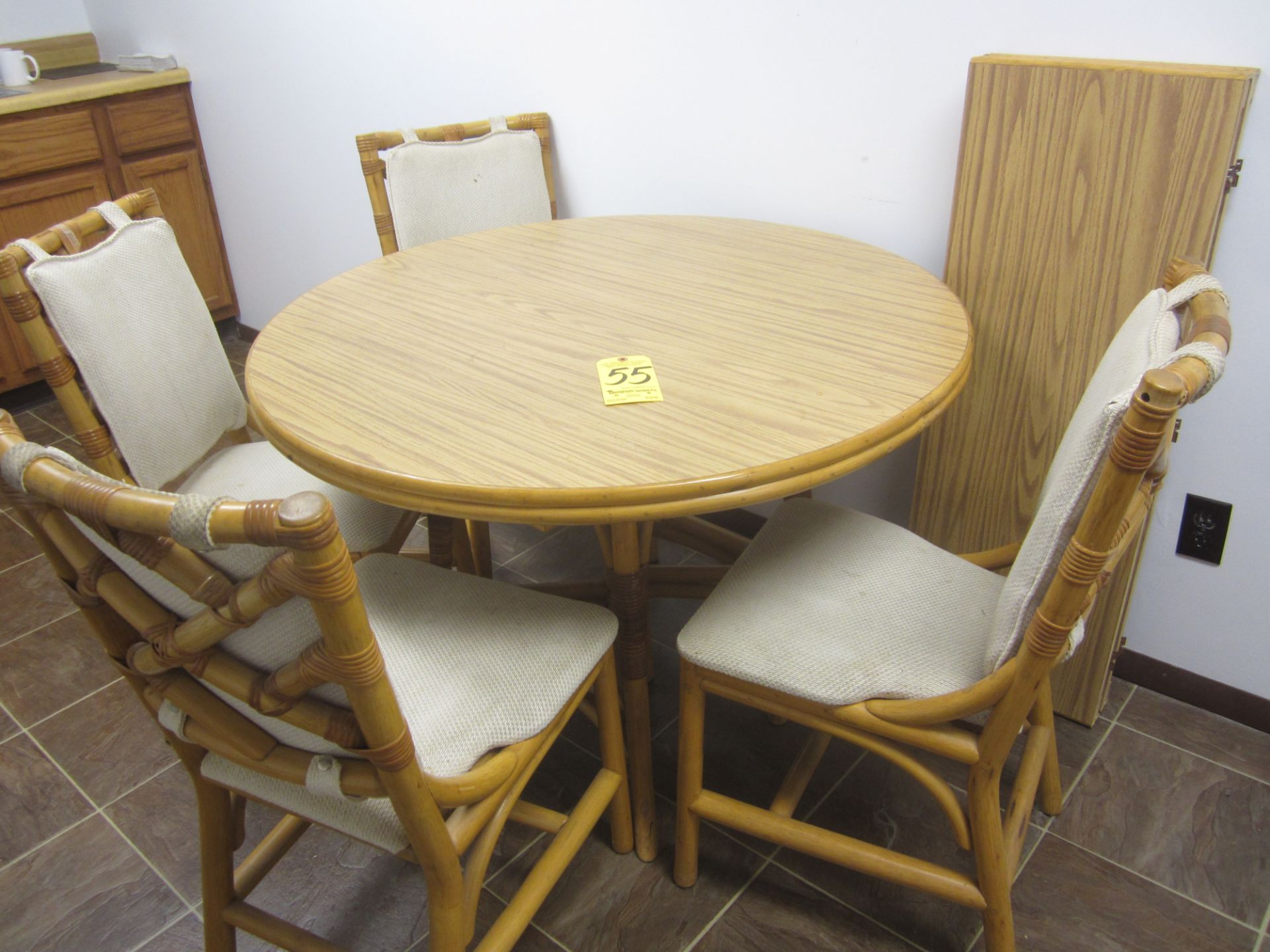 41" Round Table with (4) Chairs and (2) 15" Inserts