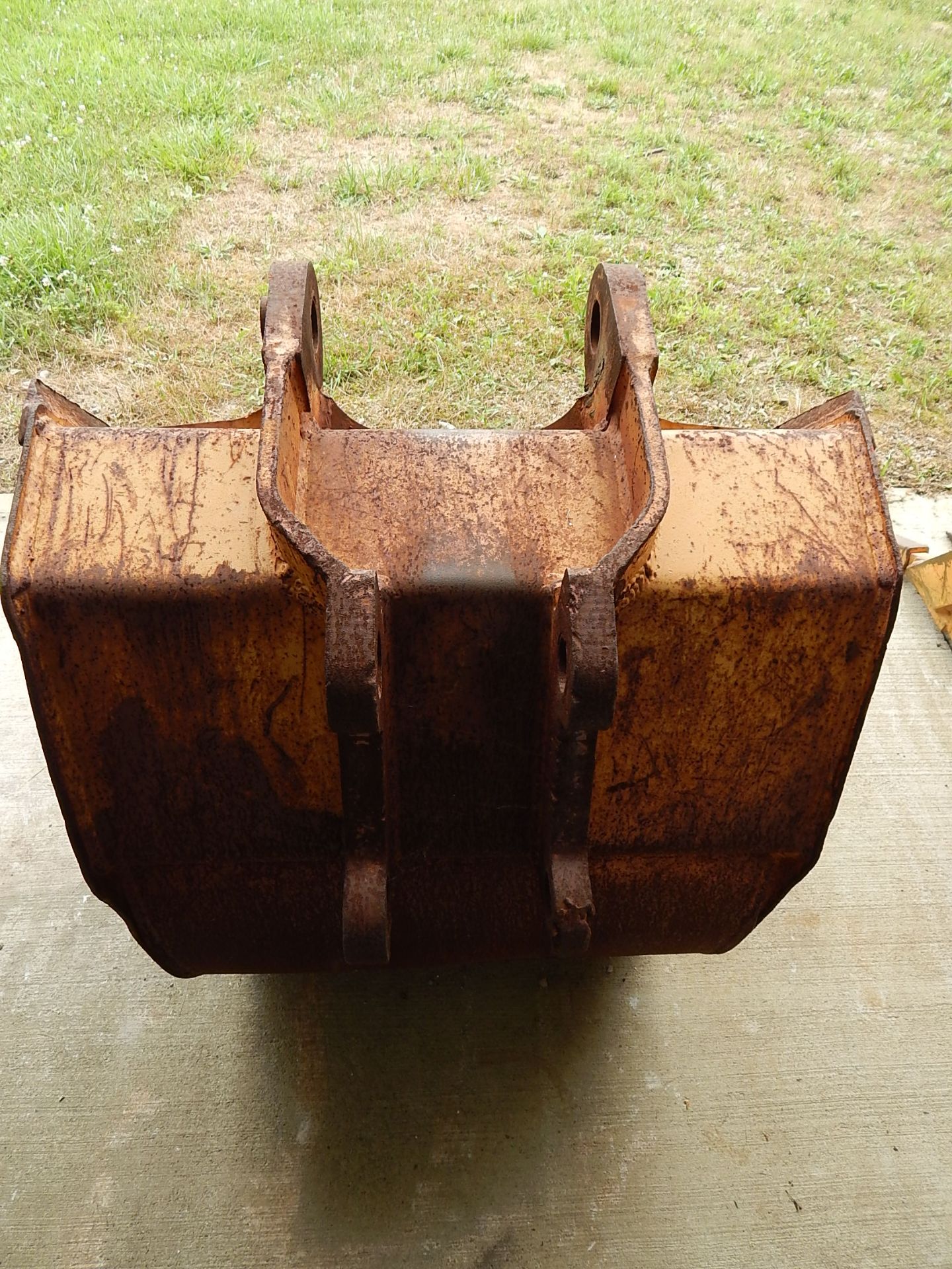 28" Toothed Bucket - Image 4 of 4