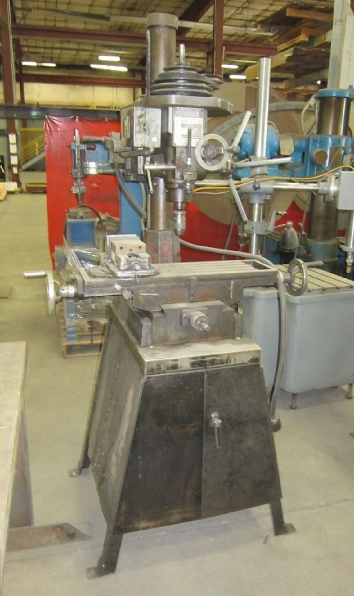 King Model DM30 Mill/Drill, 2 HP, R-8 Spindle, with Vise, Location 9759 Inter-Ocean Dr., Cincinnati,