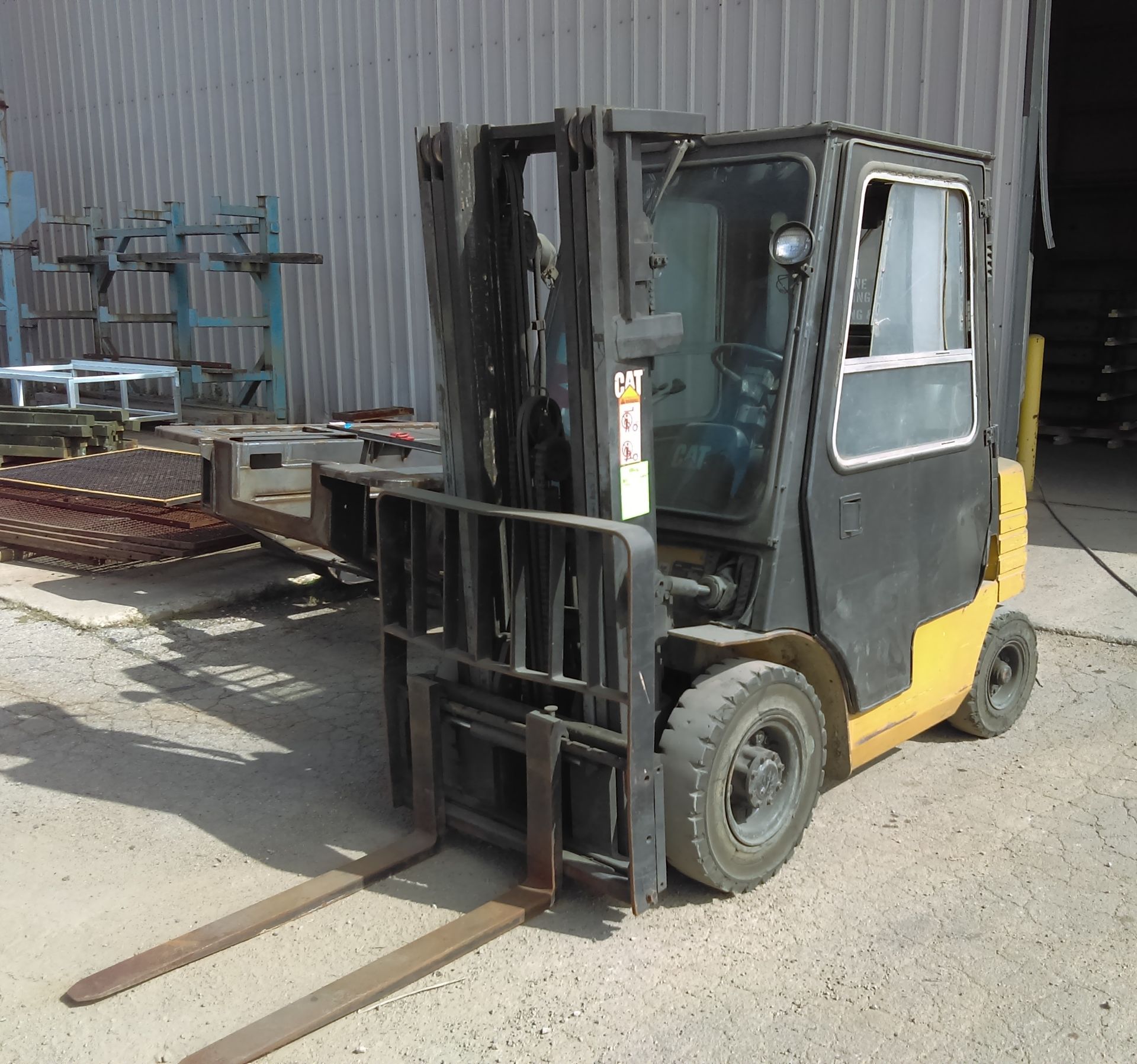 Caterpillar GP20 Fork Lift, s/n 5AM09883, 4,000 Lb. Capacity, Enclosed Cab, LP, Side Shift - Image 2 of 3