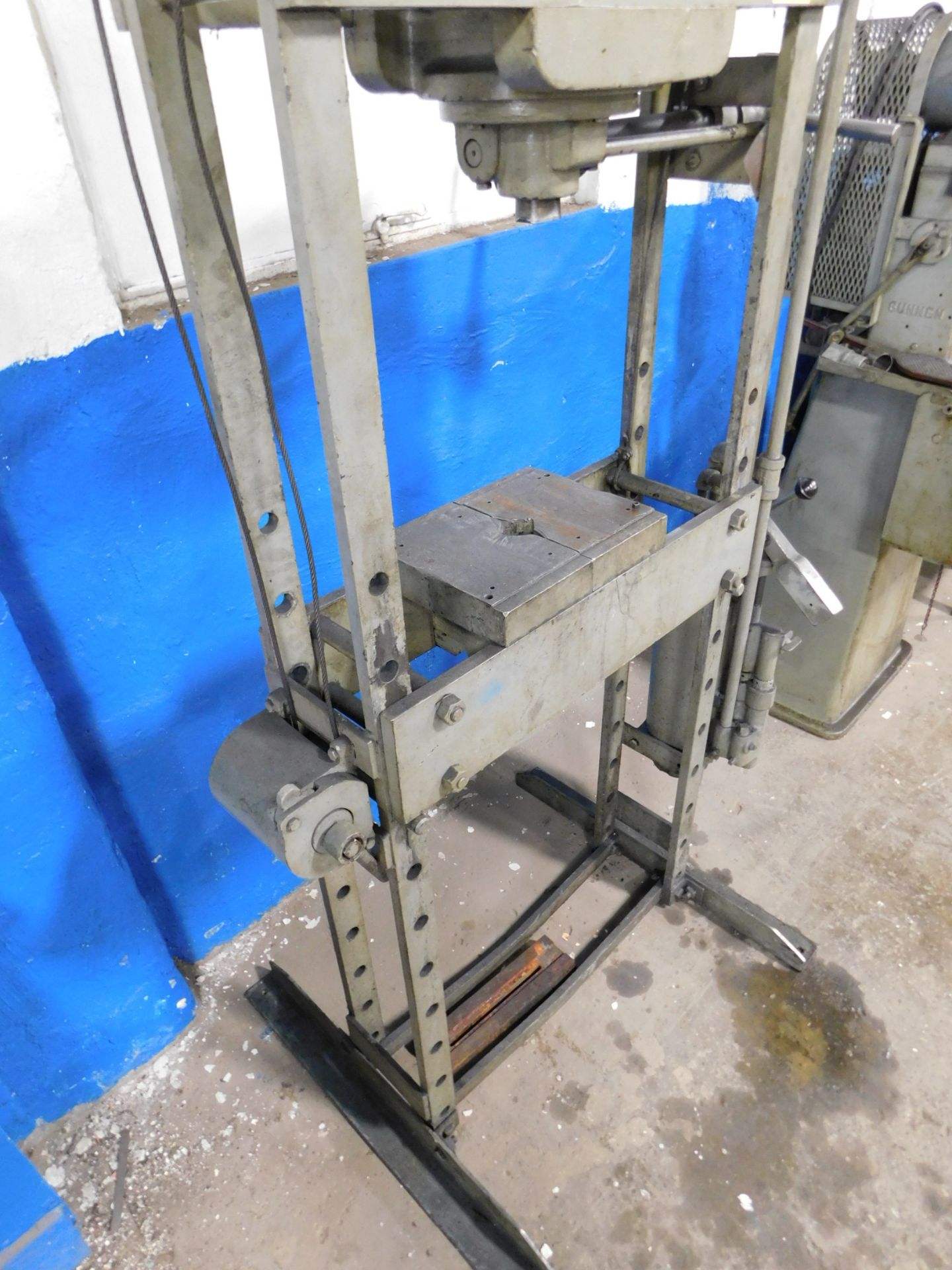 K.R. Wilson Model 37 H-Frame Hydraulic Shop Press, 25 Ton, s/n 2743, Loading Fee $50.00 - Bild 4 aus 6