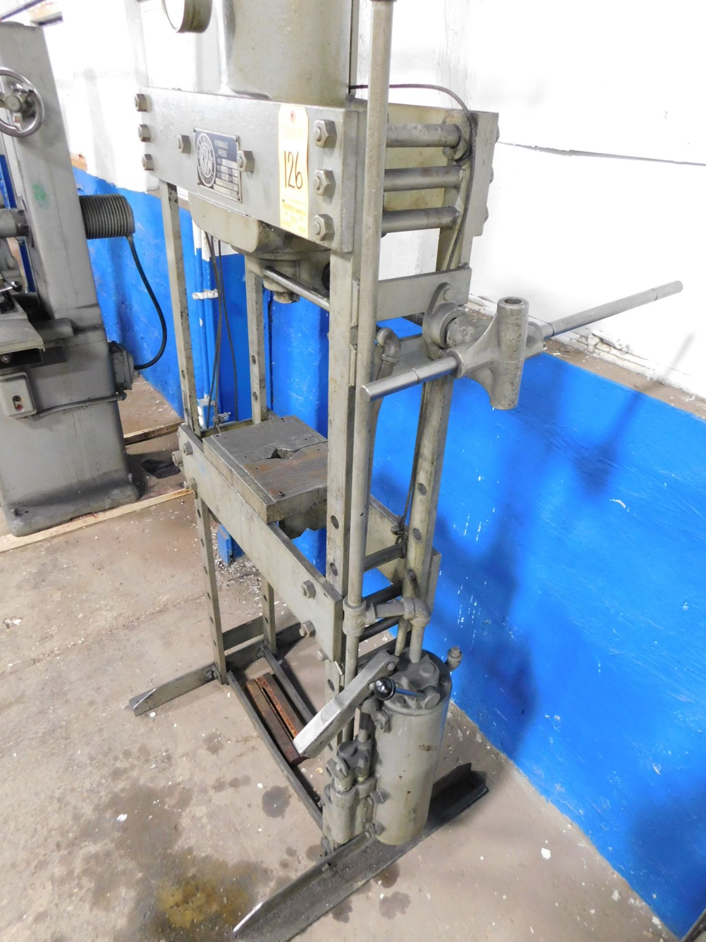 K.R. Wilson Model 37 H-Frame Hydraulic Shop Press, 25 Ton, s/n 2743, Loading Fee $50.00 - Bild 6 aus 6