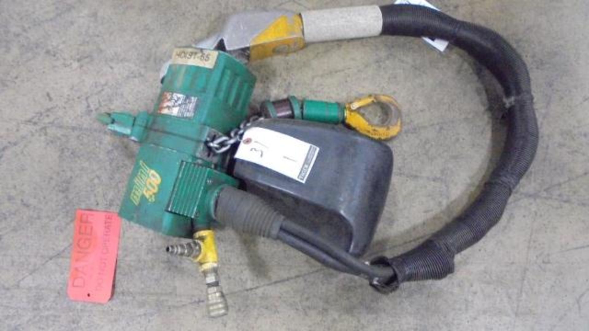 Pneumatic Hoist, 500 KG Capacity, M/N- Mini 500, S/N- M 300729